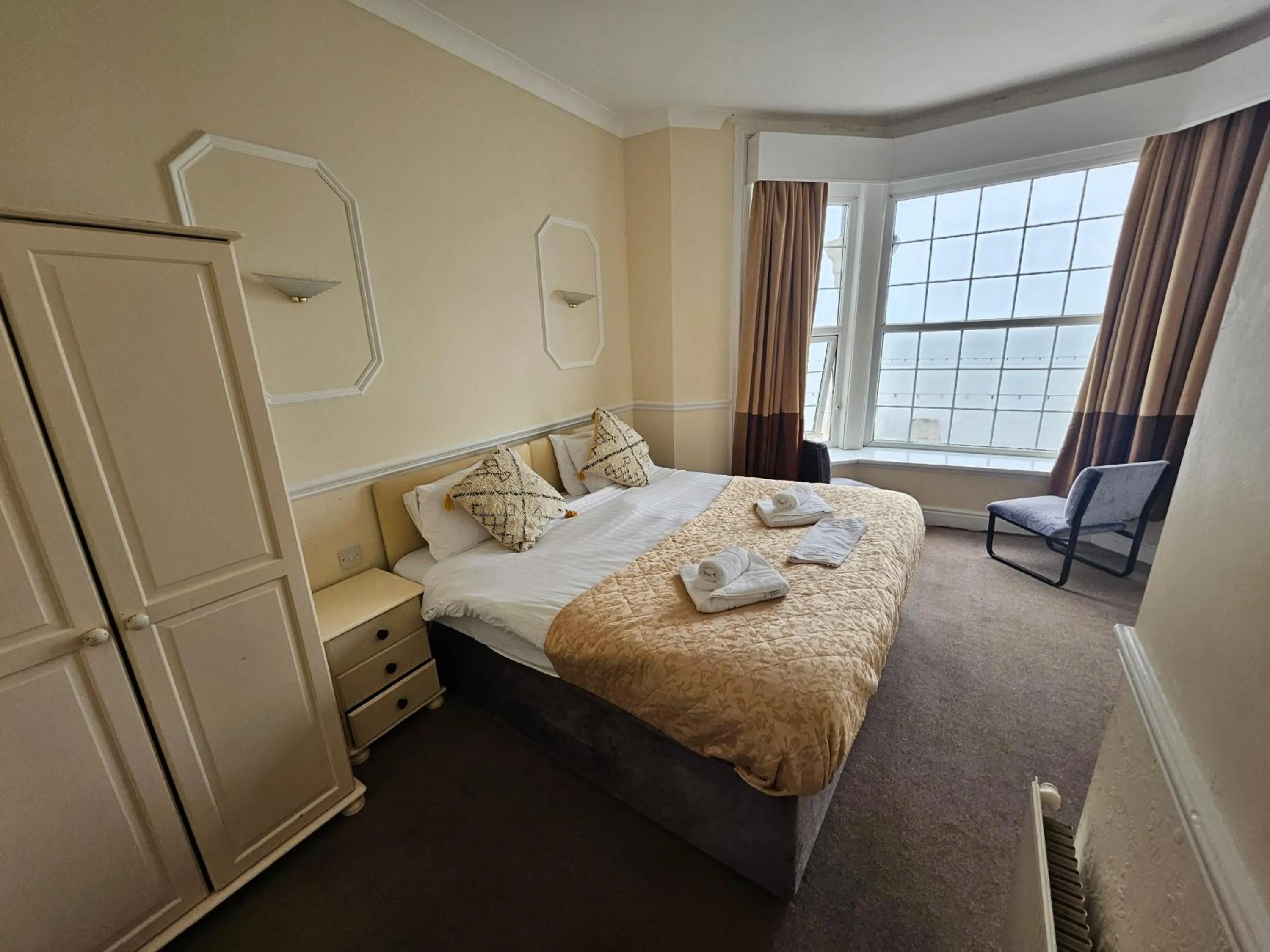 Bedroom, Bed in The President Hotel