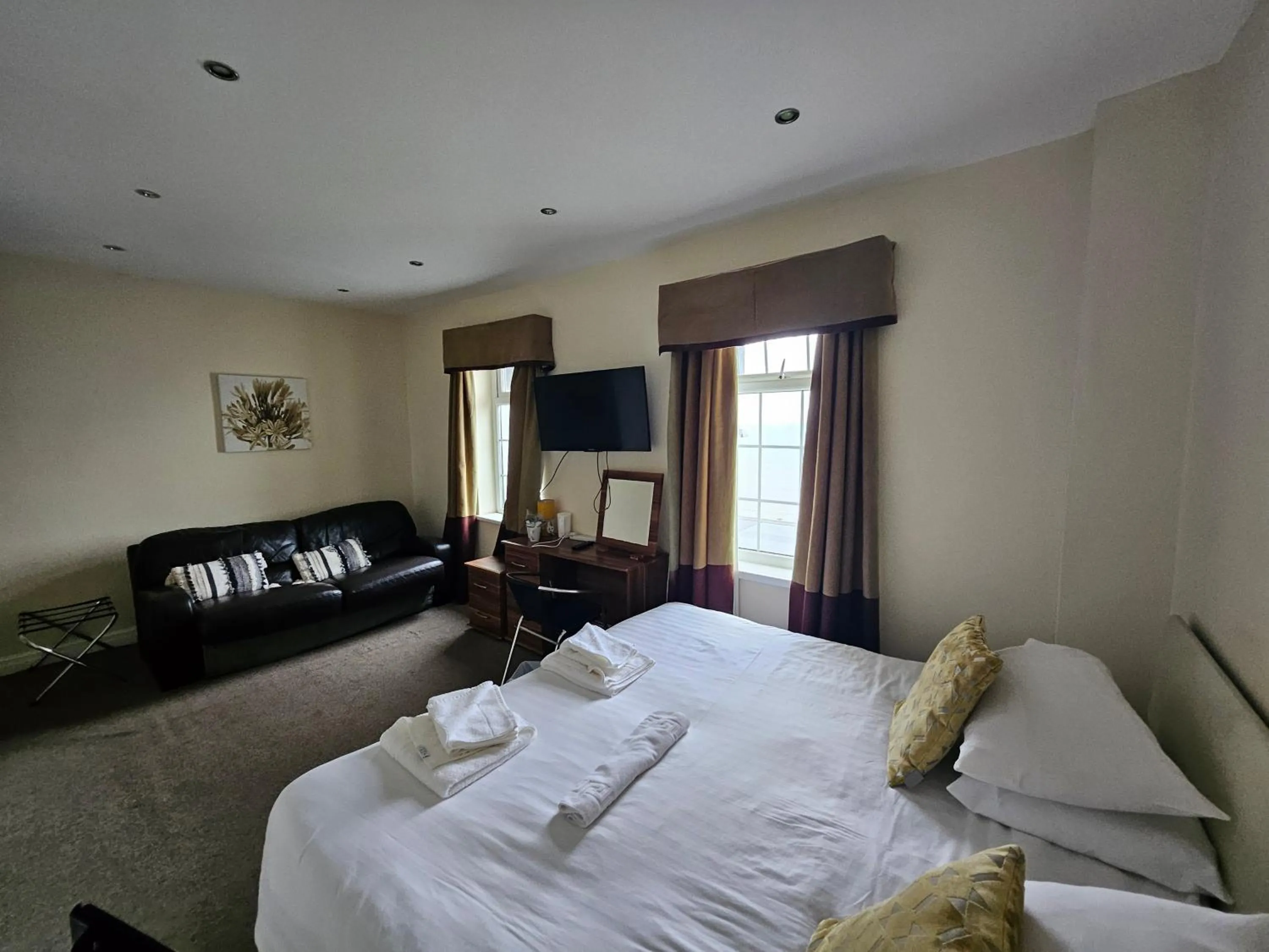 Bedroom, Bed in The President Hotel