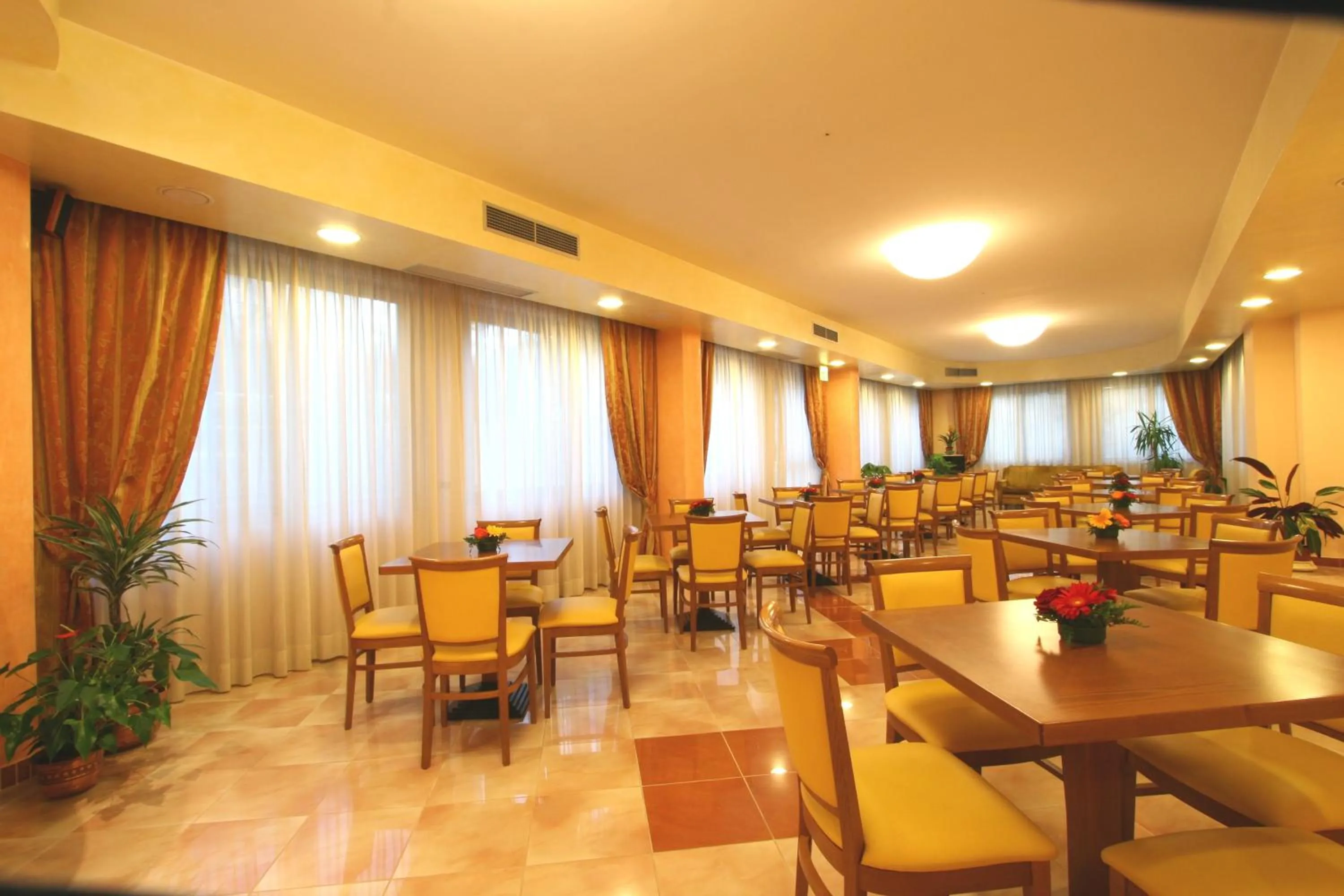 Restaurant/places to eat in Hotel Villa Luca