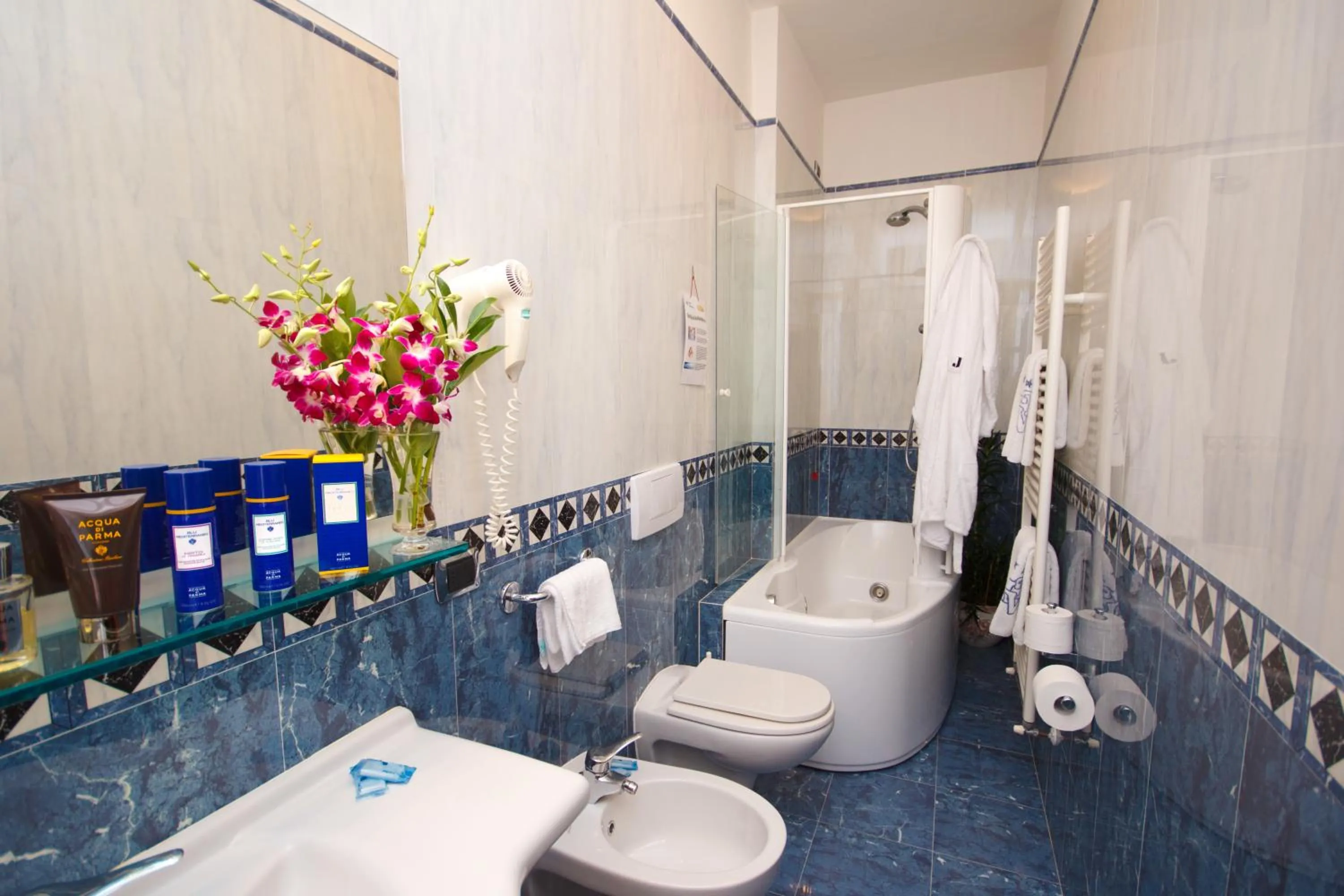 Shower in Hotel Villa Luca