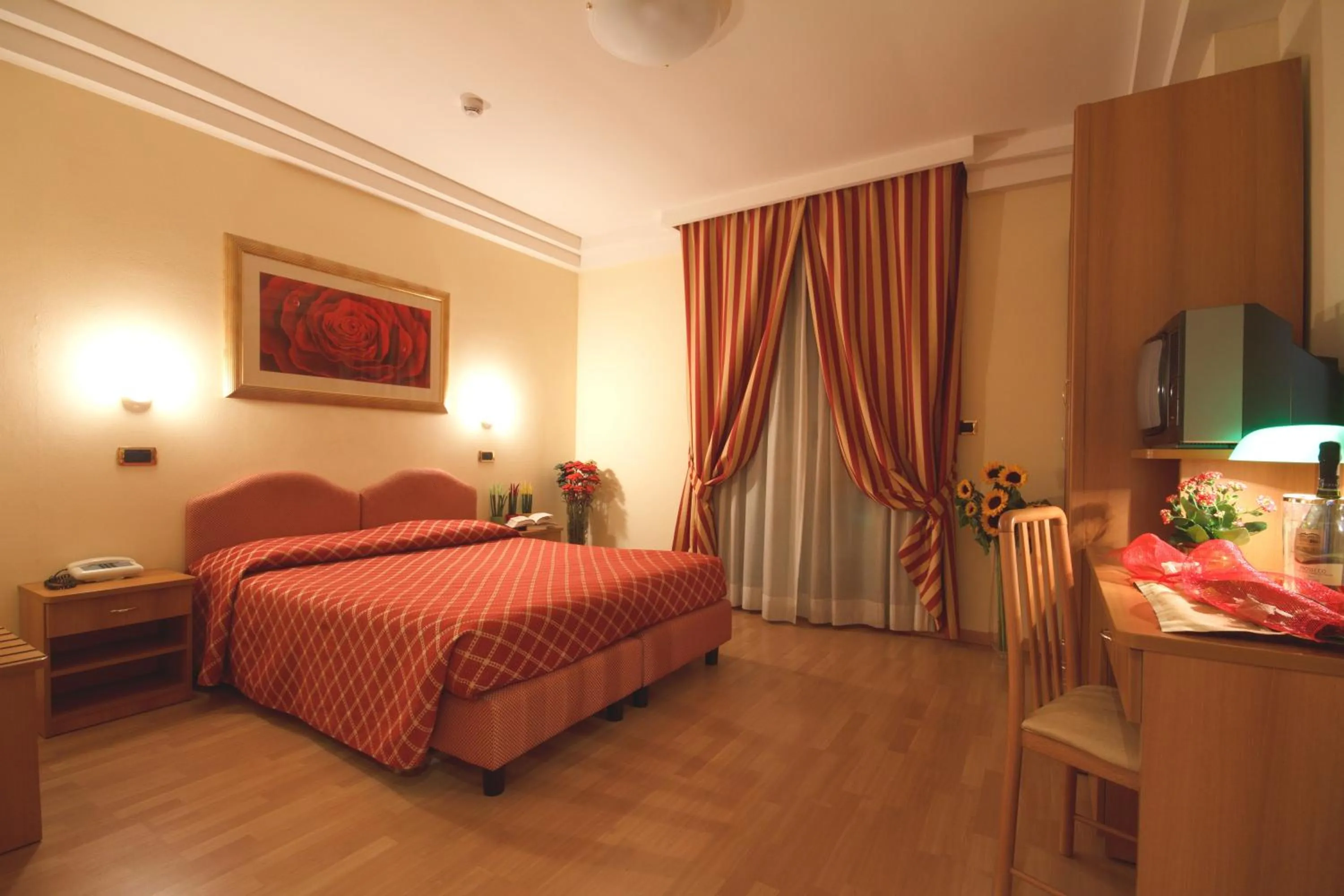 TV and multimedia, Bed in Hotel Villa Luca