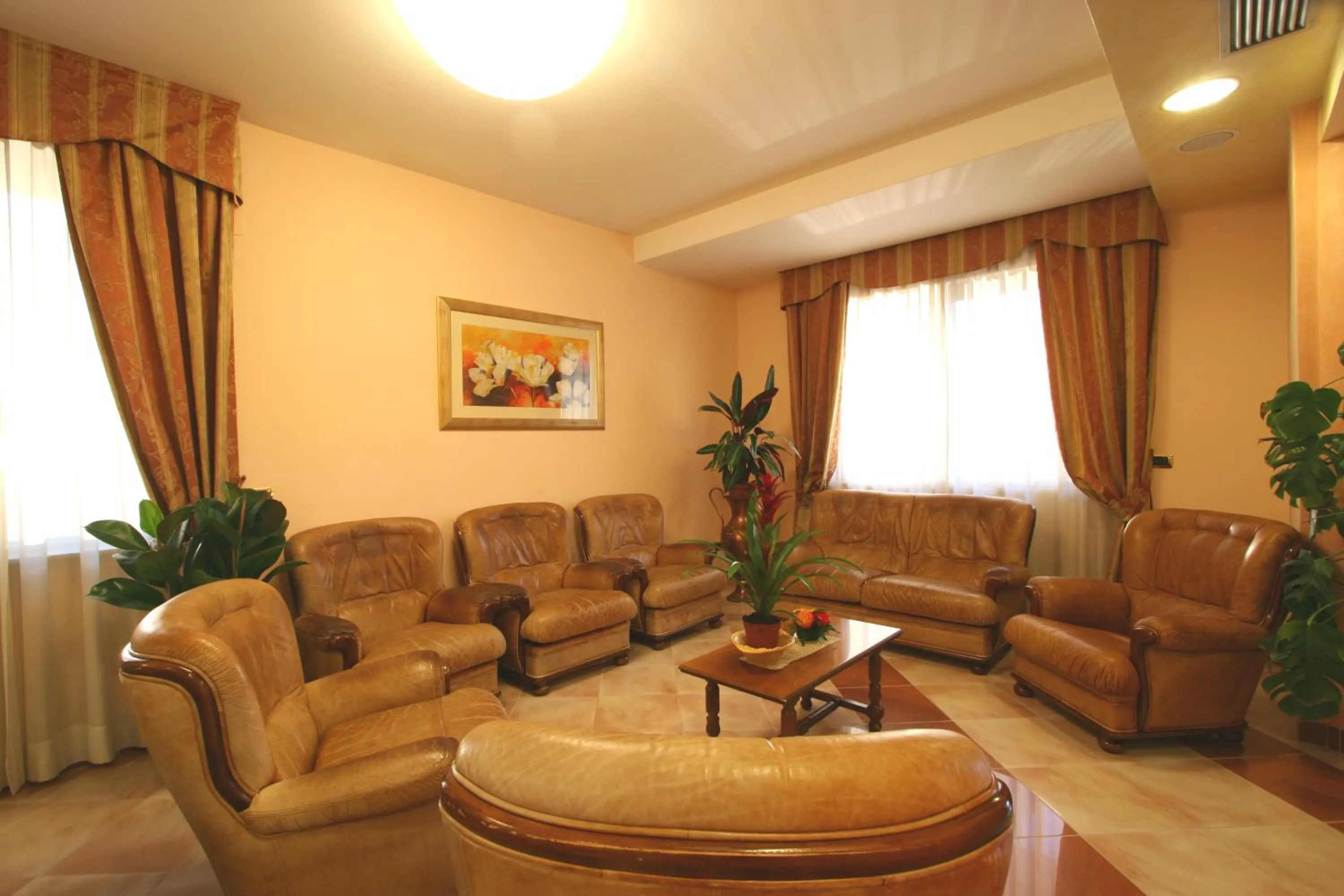 Communal lounge/ TV room in Hotel Villa Luca