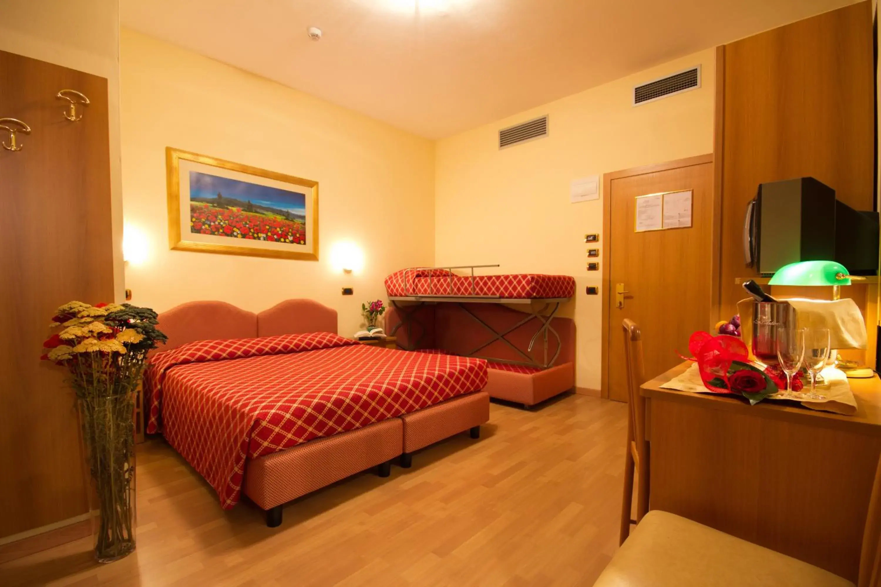 Superior Quadruple Room in Hotel Villa Luca Superior Quadruple Room in Hotel Villa Luca