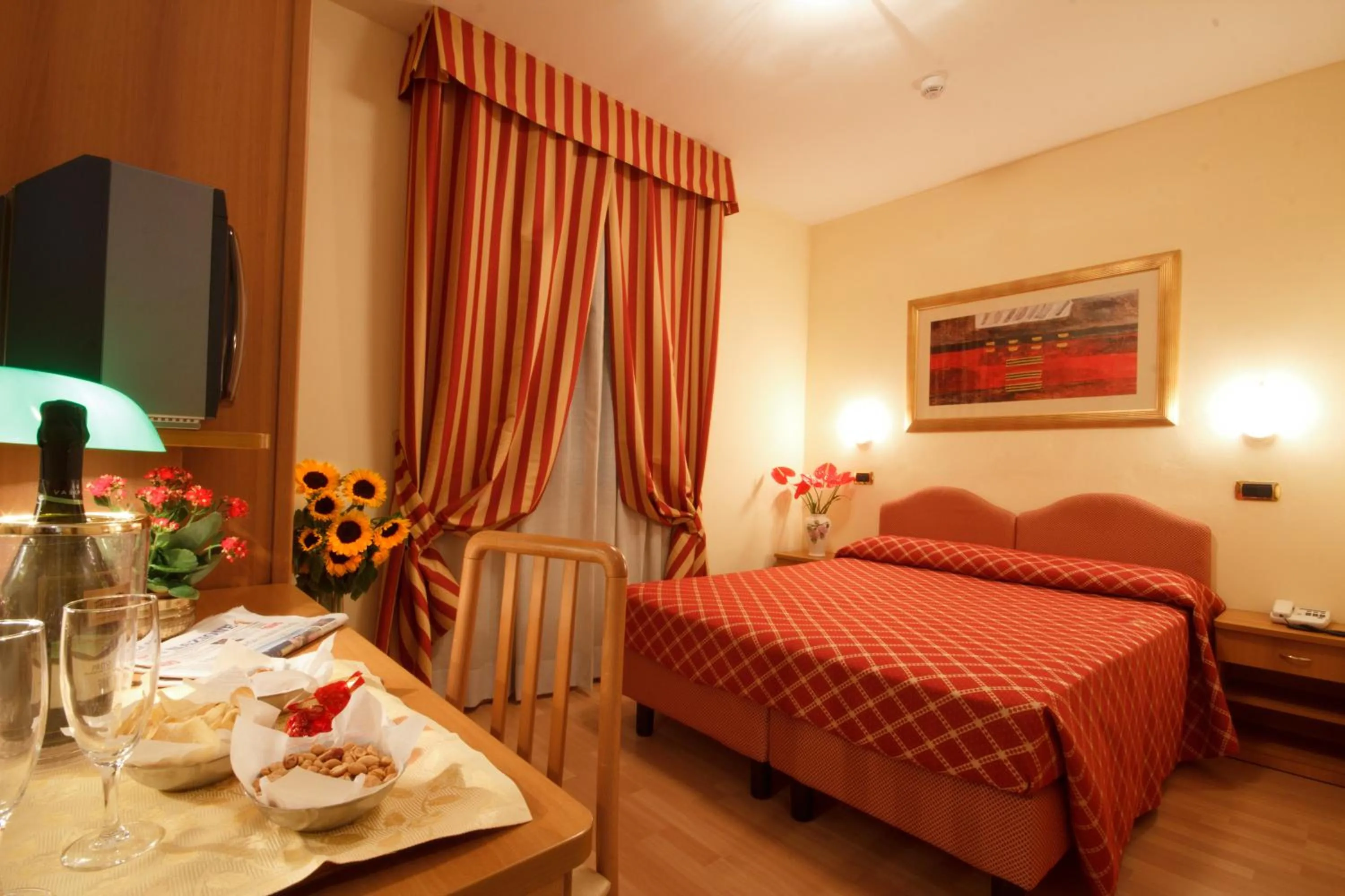 TV and multimedia, Bed in Hotel Villa Luca