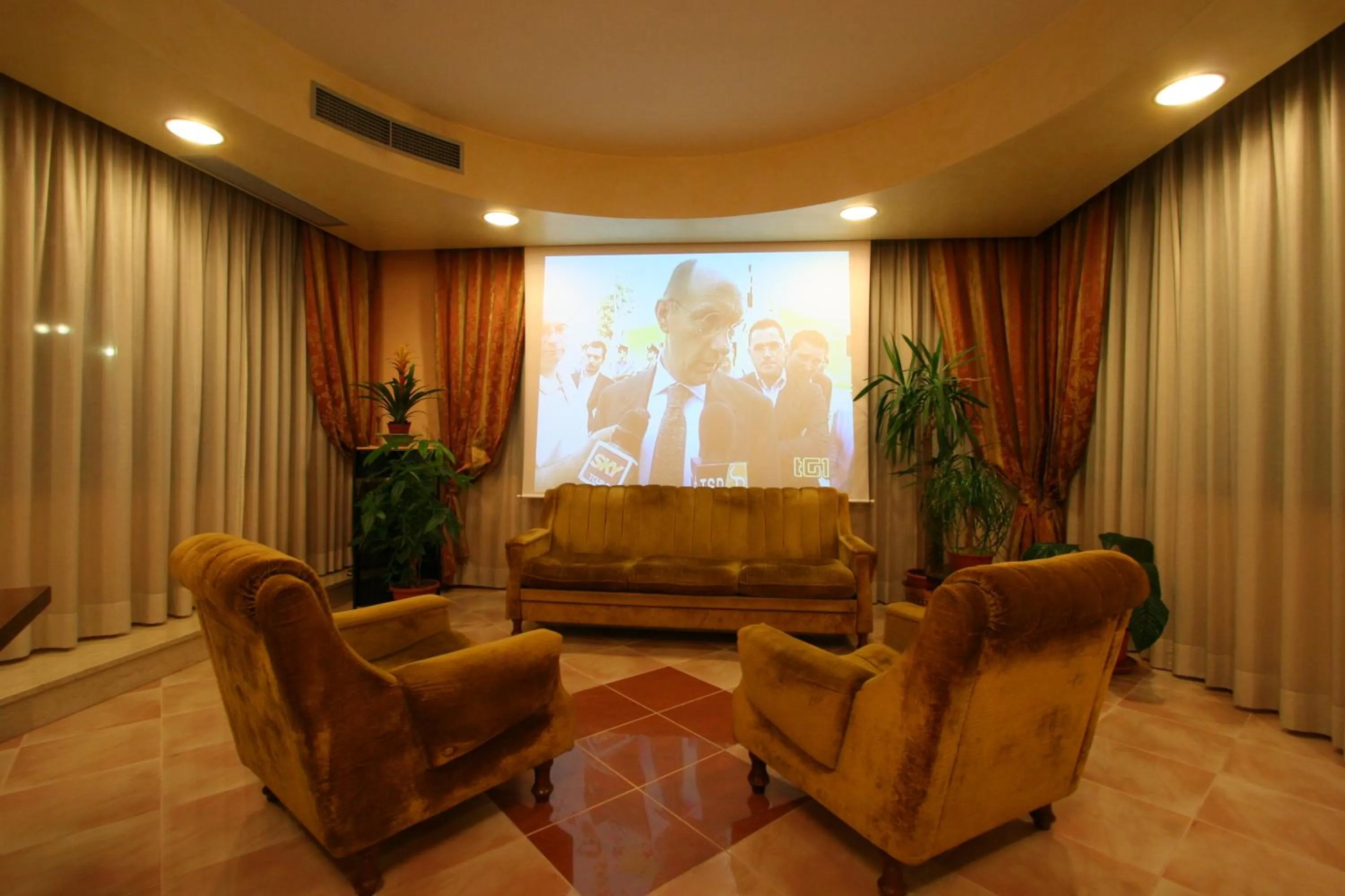 Communal lounge/ TV room in Hotel Villa Luca