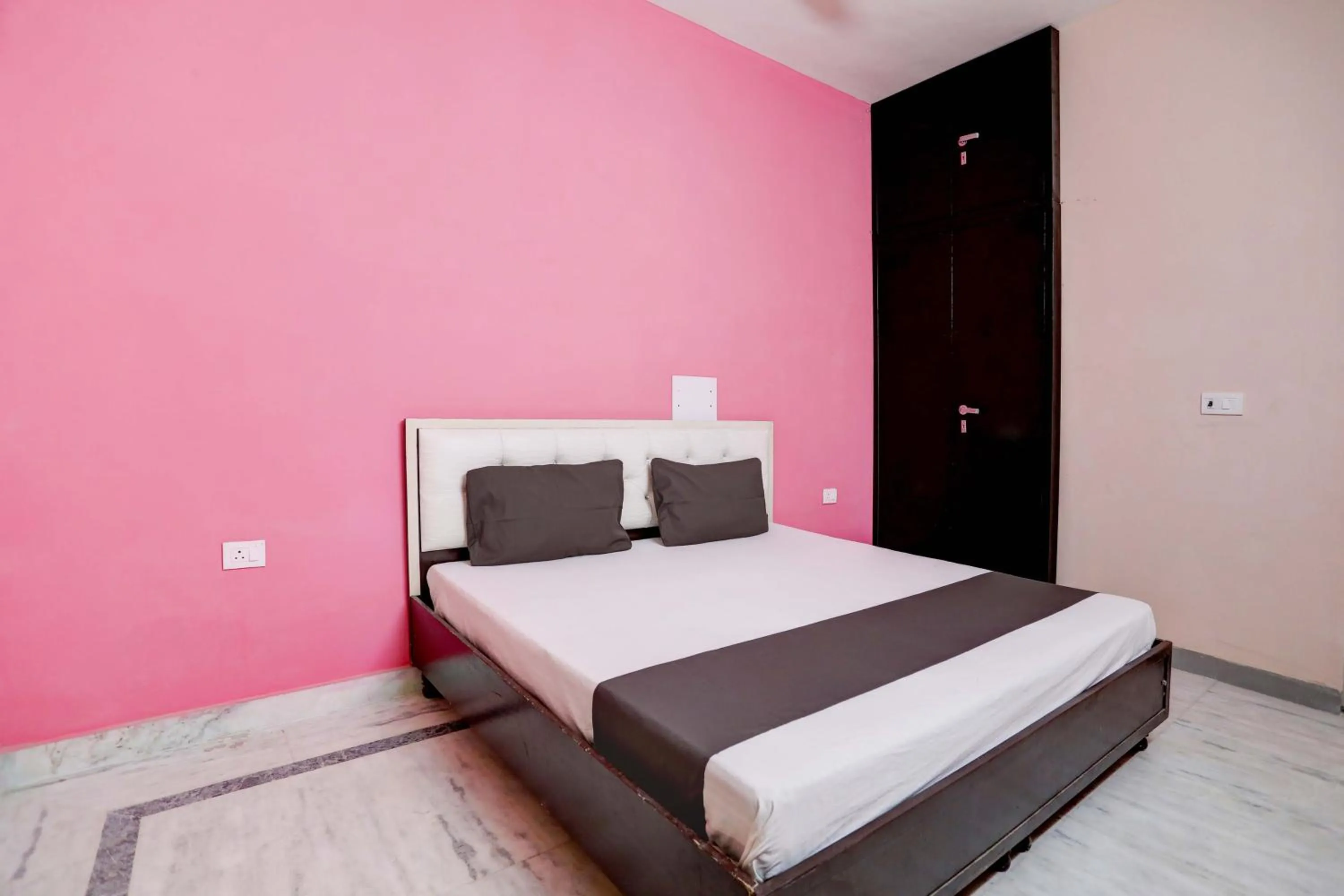 Bedroom, Bed in Hotel O Tilak hotel 24 Sector 27 Near by Vinayak Hospital Gali no-6