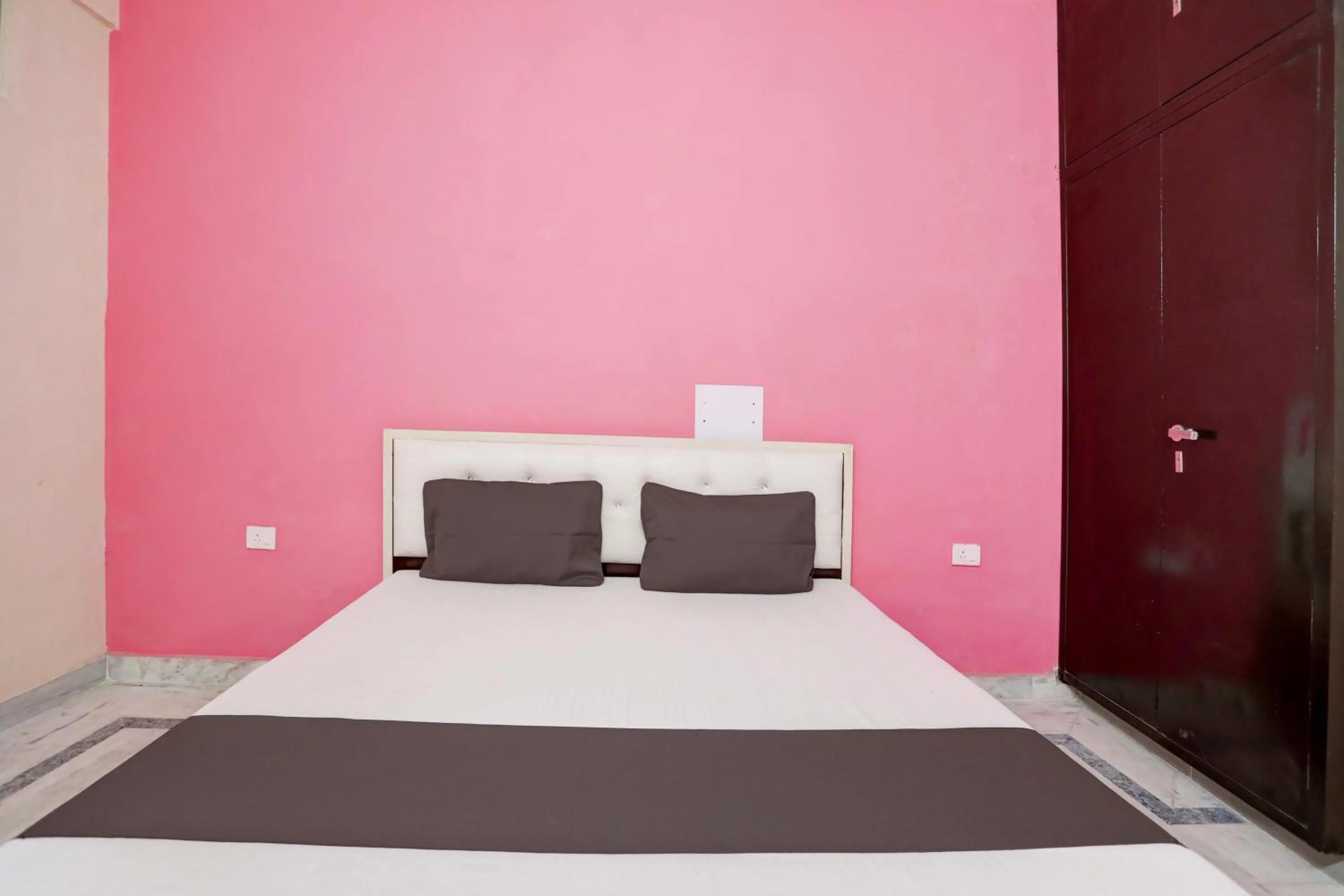 Bedroom, Bed in Hotel O Tilak hotel 24 Sector 27 Near by Vinayak Hospital Gali no-6