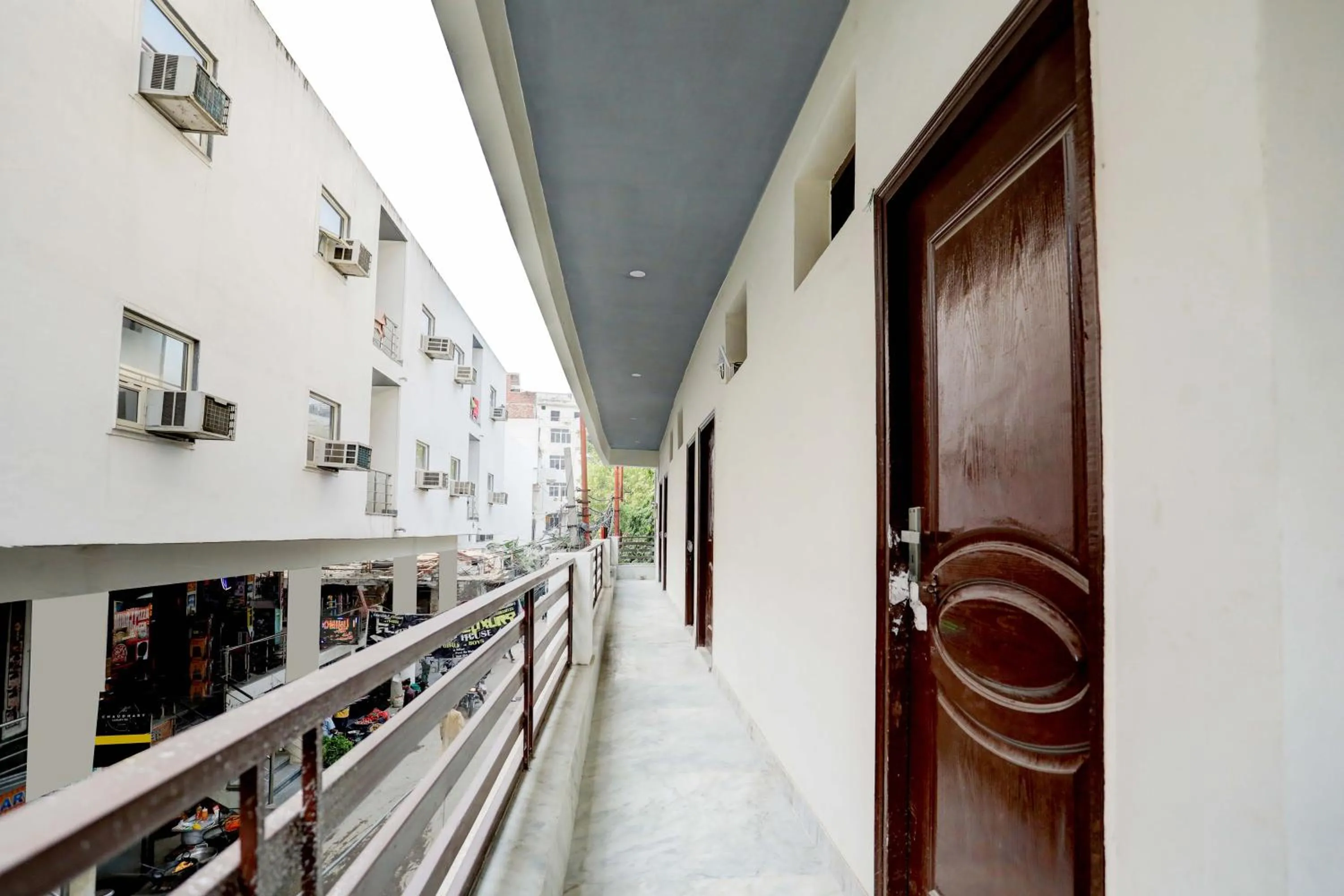 Lobby or reception in Hotel O Tilak hotel 24 Sector 27 Near by Vinayak Hospital Gali no-6