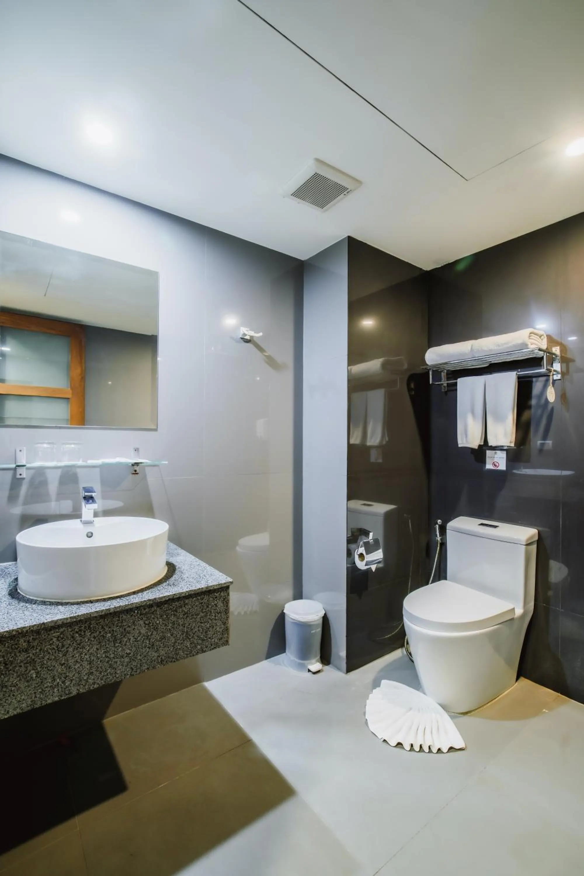 Toilet in The Lunar Patong