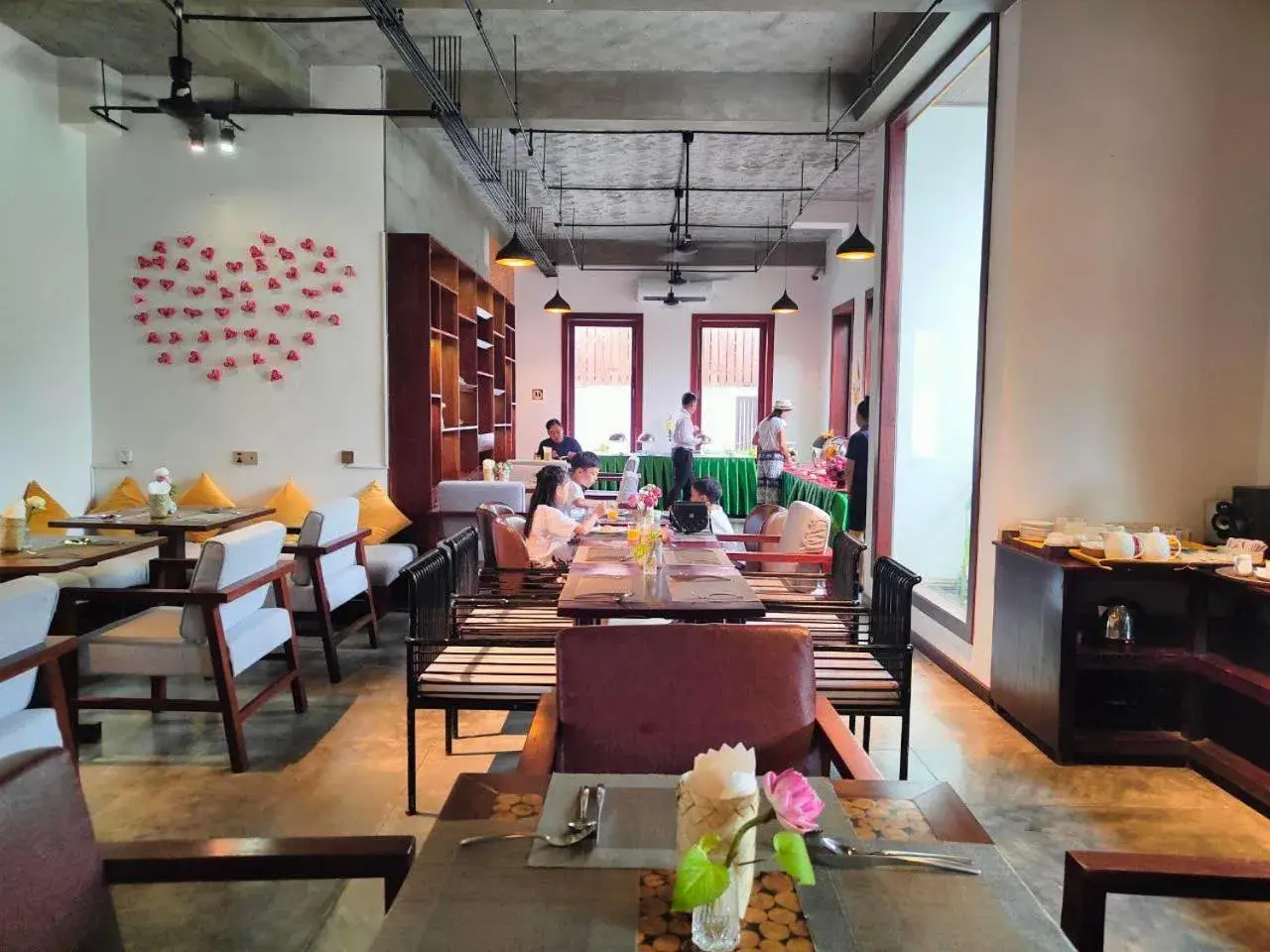 Restaurant/places to eat in Mera Residence Restaurant/places to eat in Mera Residence