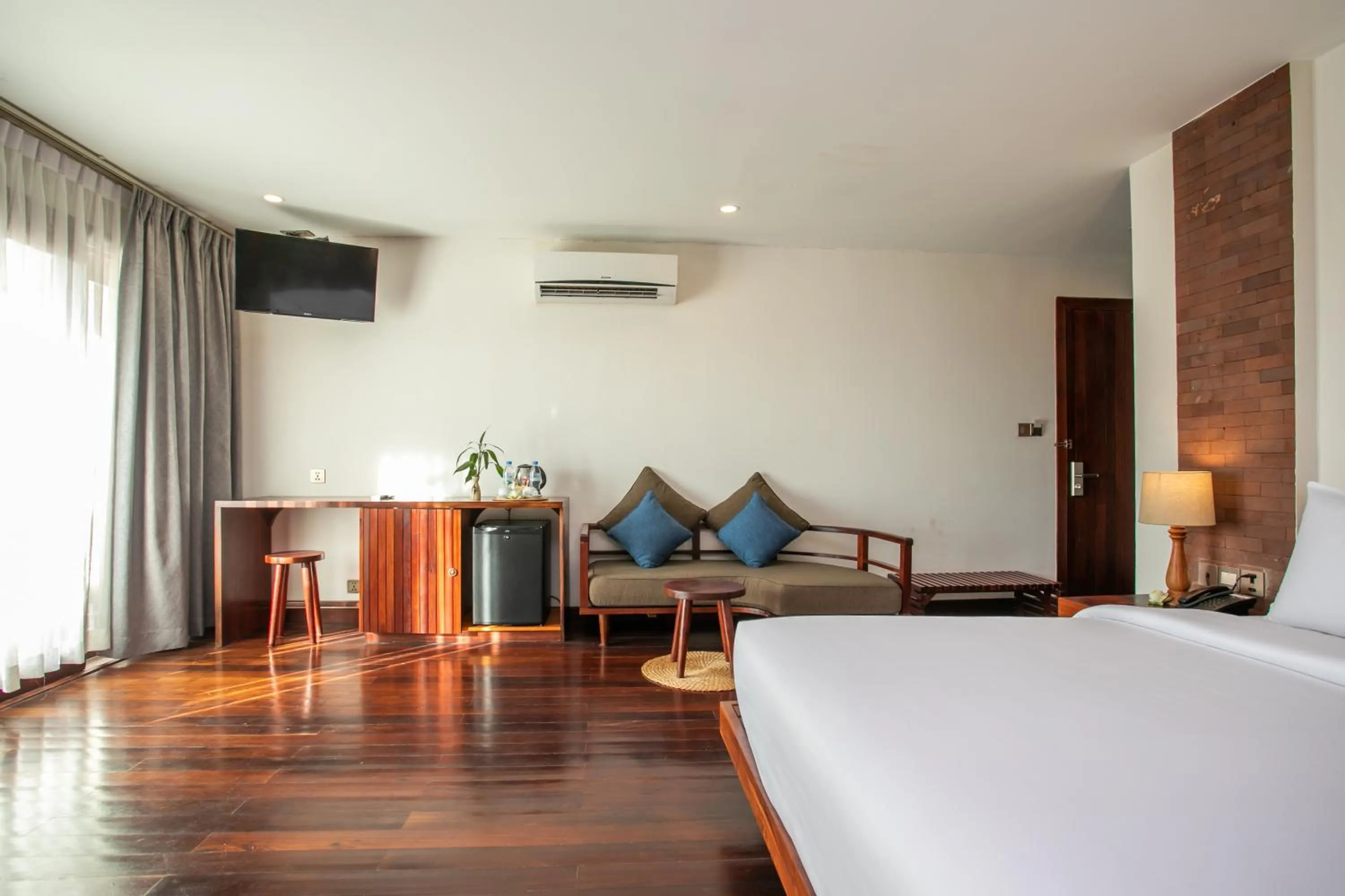 Bedroom, Bed in Mera Residence