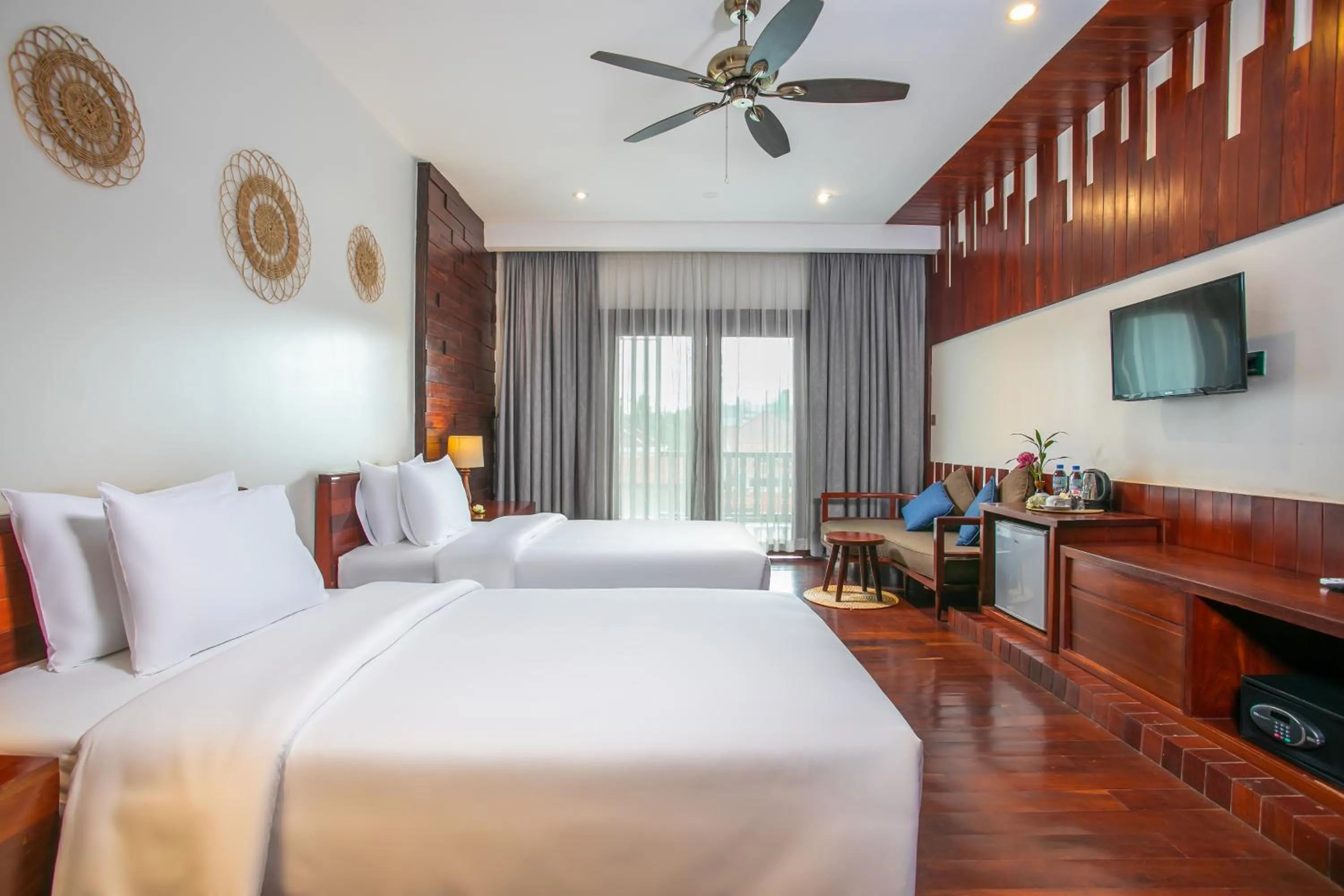 Communal lounge/ TV room, Bed in Mera Residence