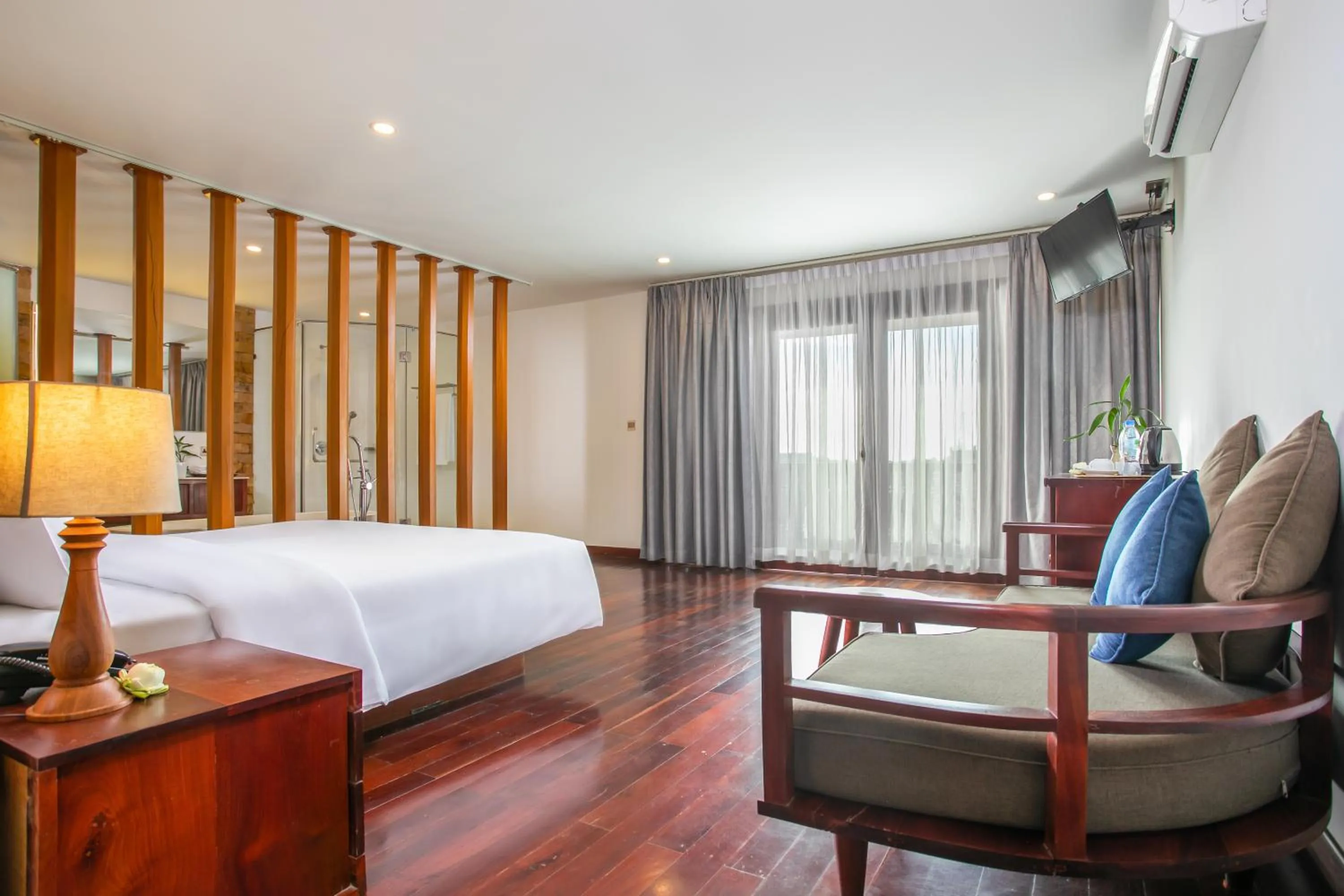 Bedroom, Bed in Mera Residence