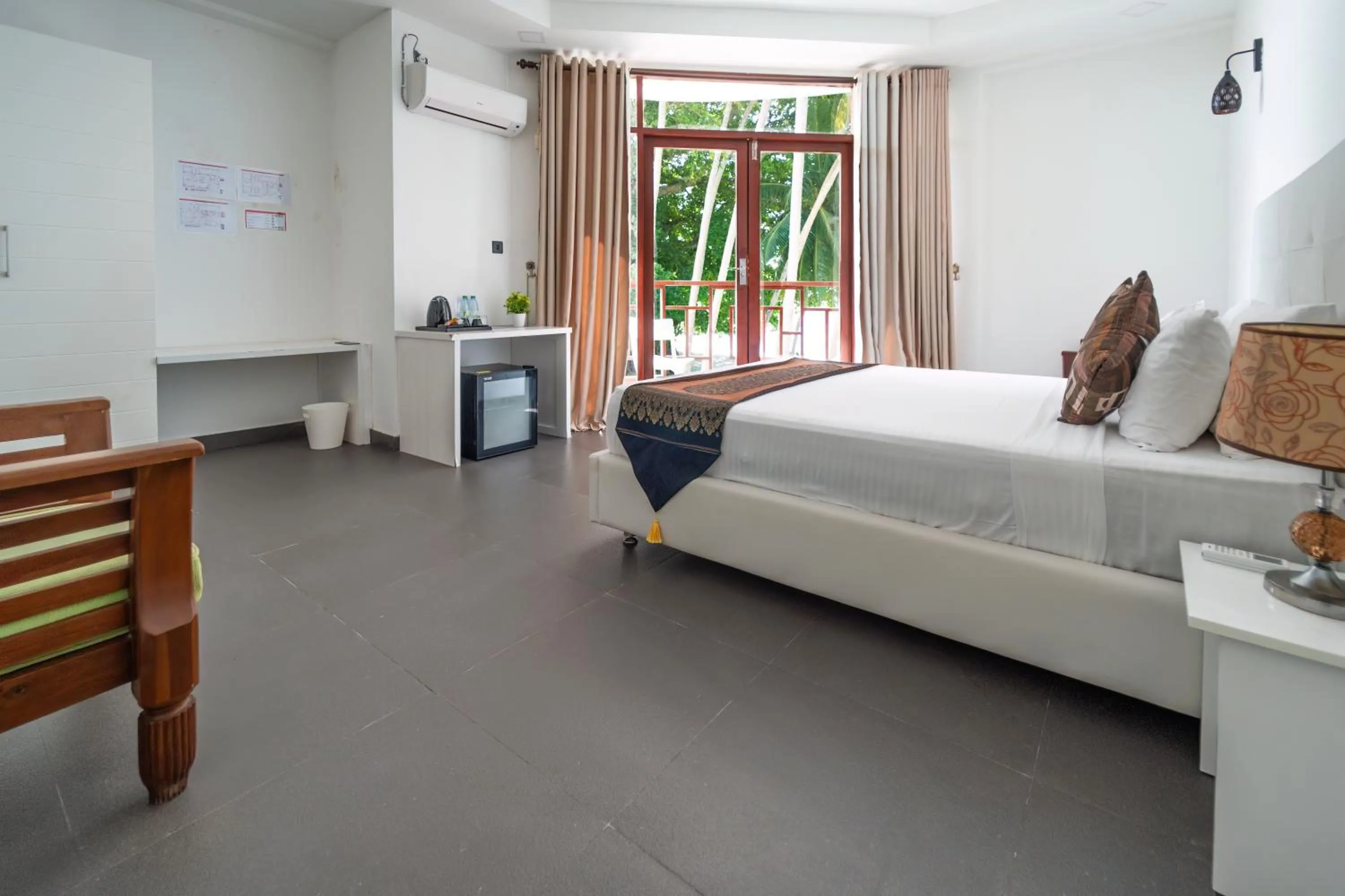 Photo of the whole room, Bed in Silver Oasis Maldives