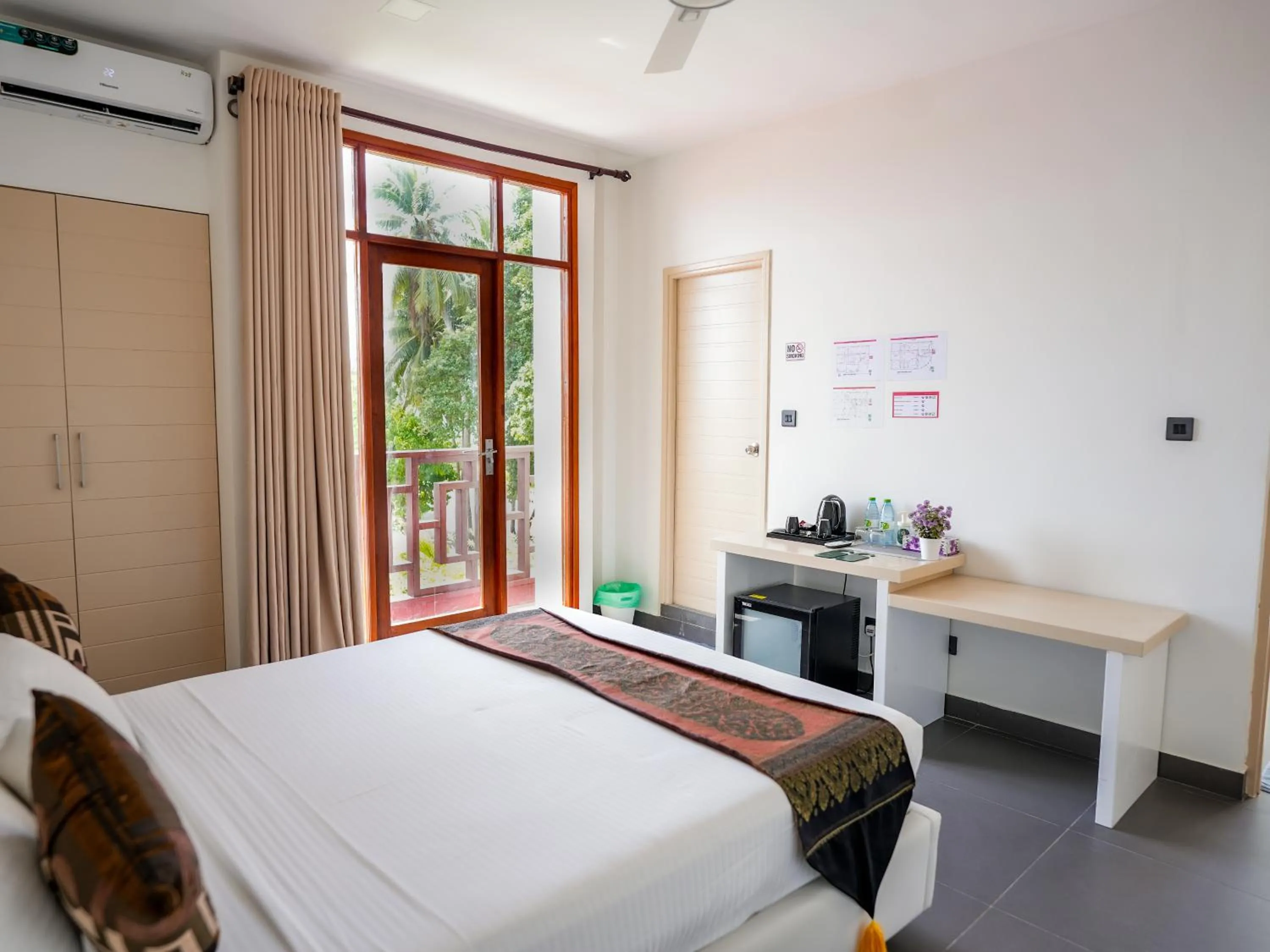 Photo of the whole room, Bed in Silver Oasis Maldives