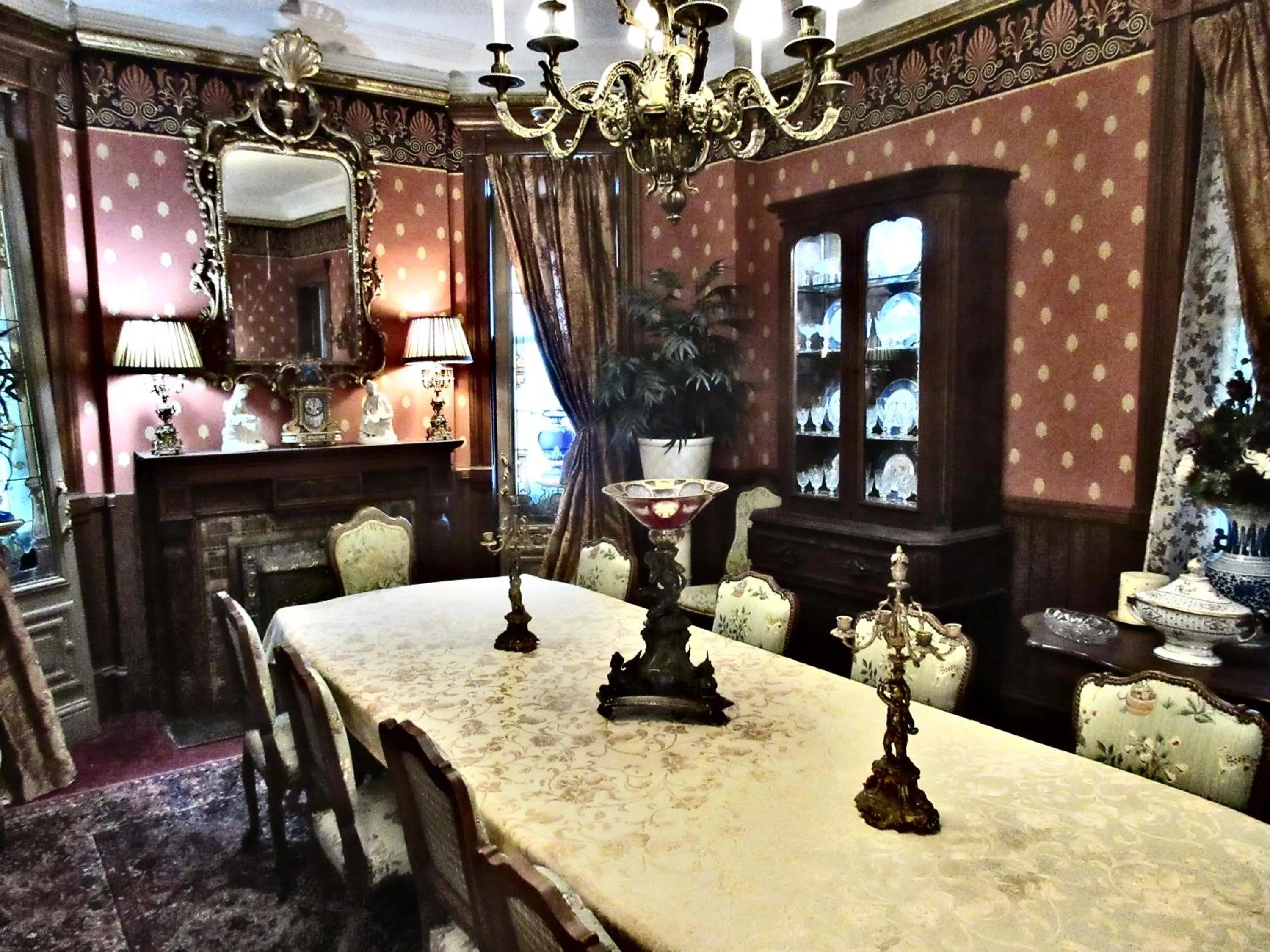 Seating area in Johnstone Mansiion