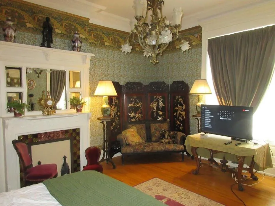 Bed in Johnstone Mansiion