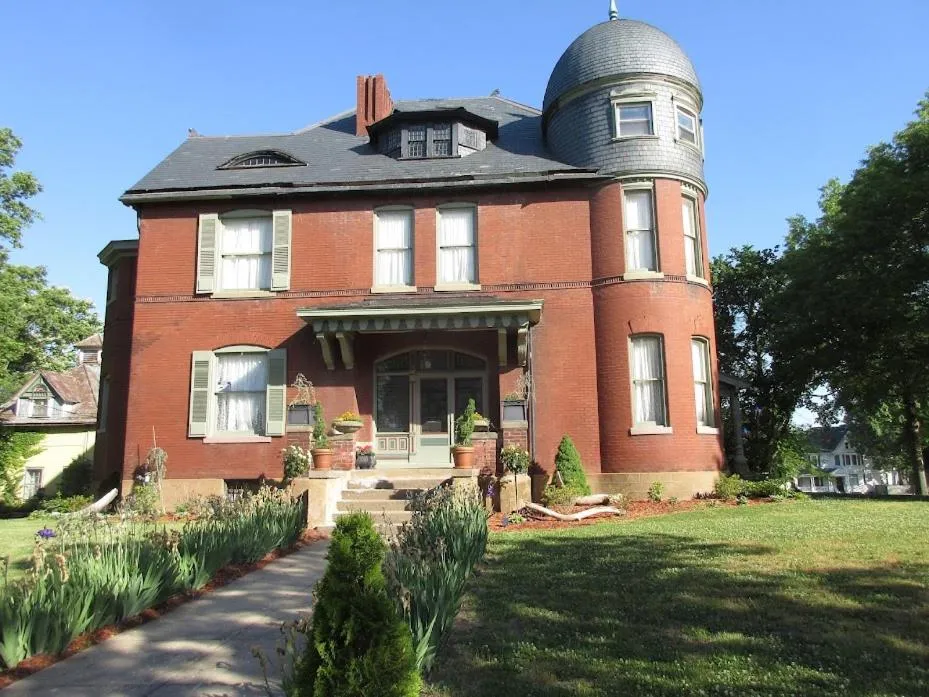 Property building in Johnstone Mansiion