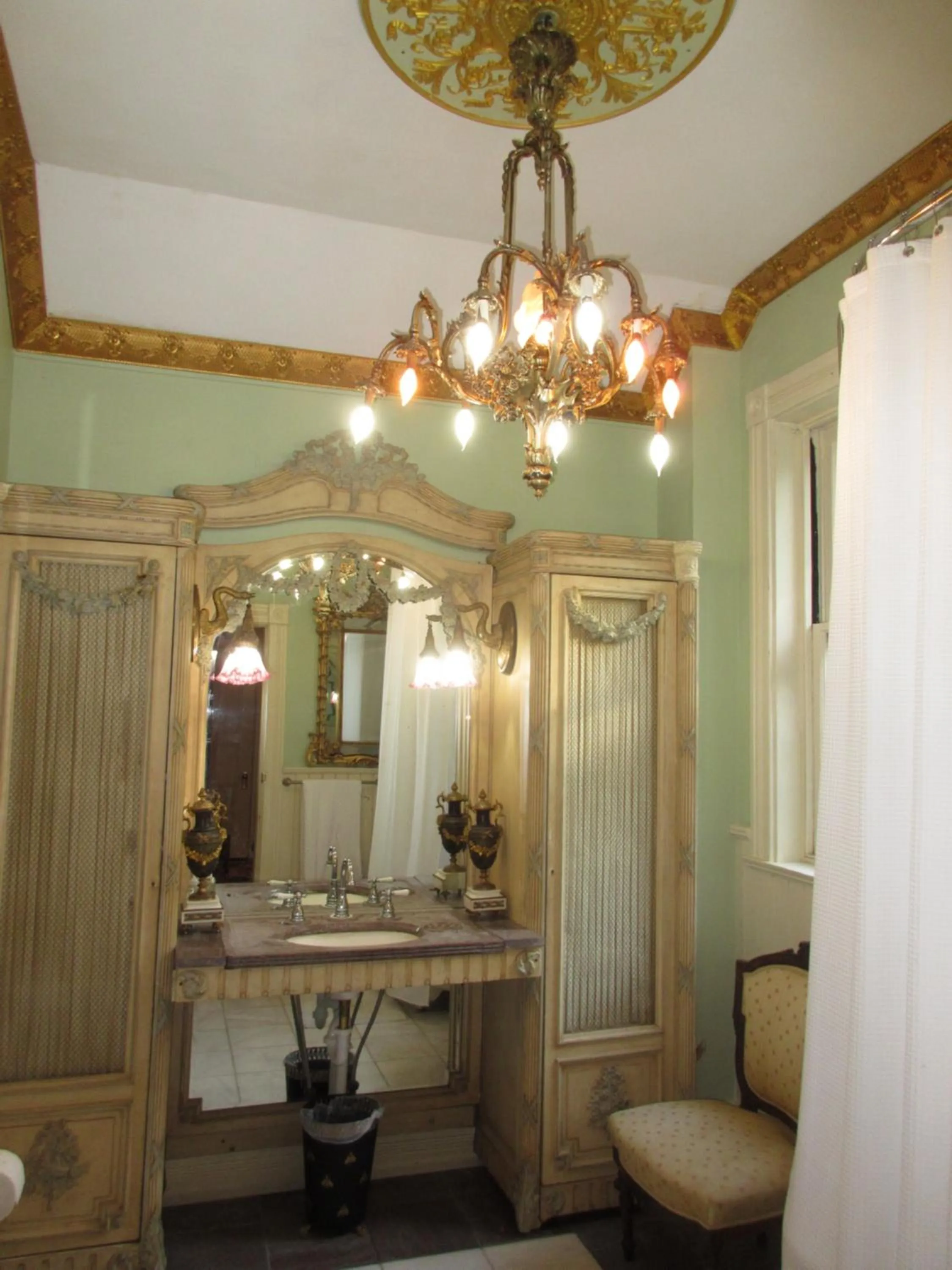 Bathroom in Johnstone Mansiion