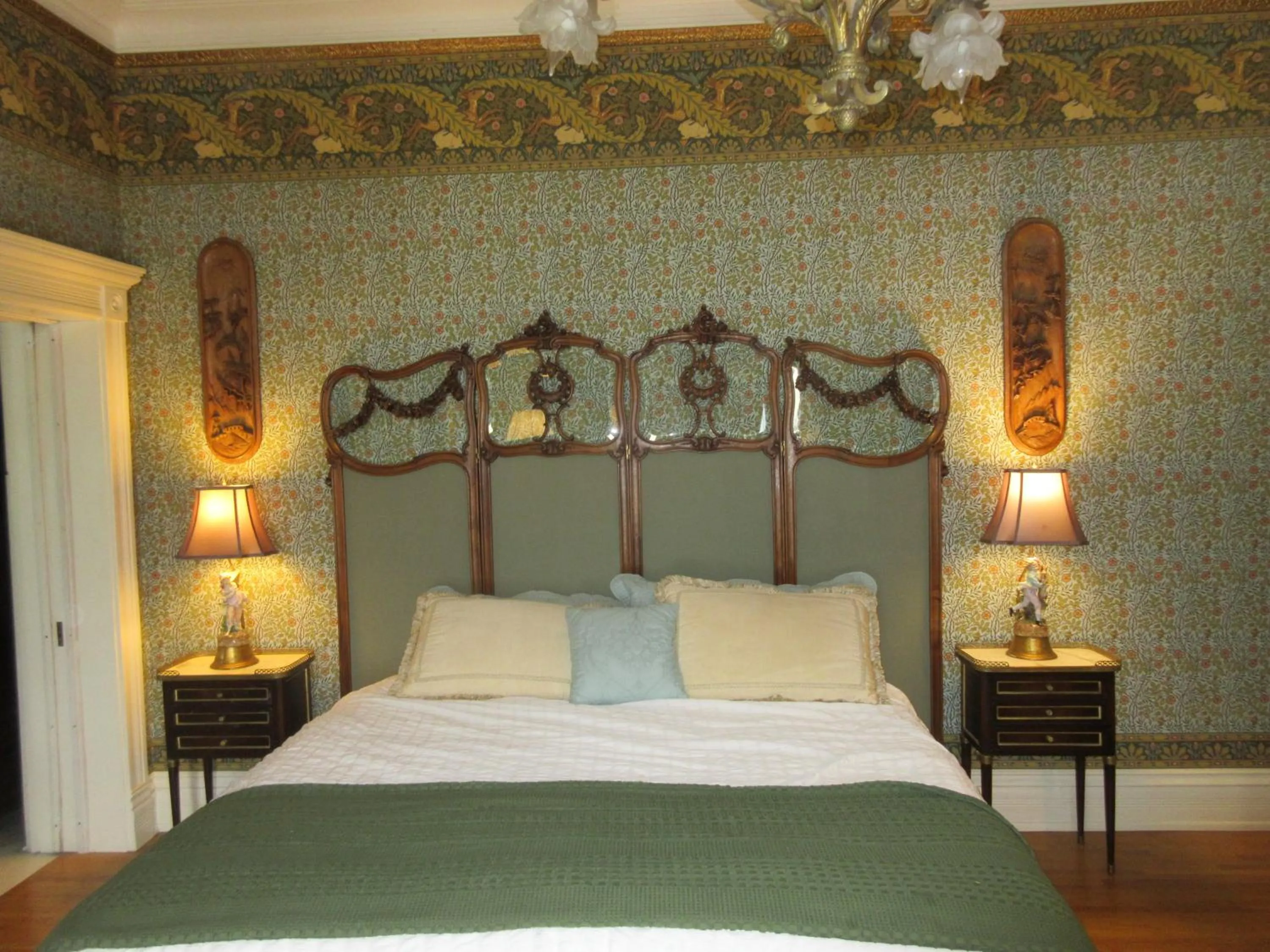 Bed in Johnstone Mansiion