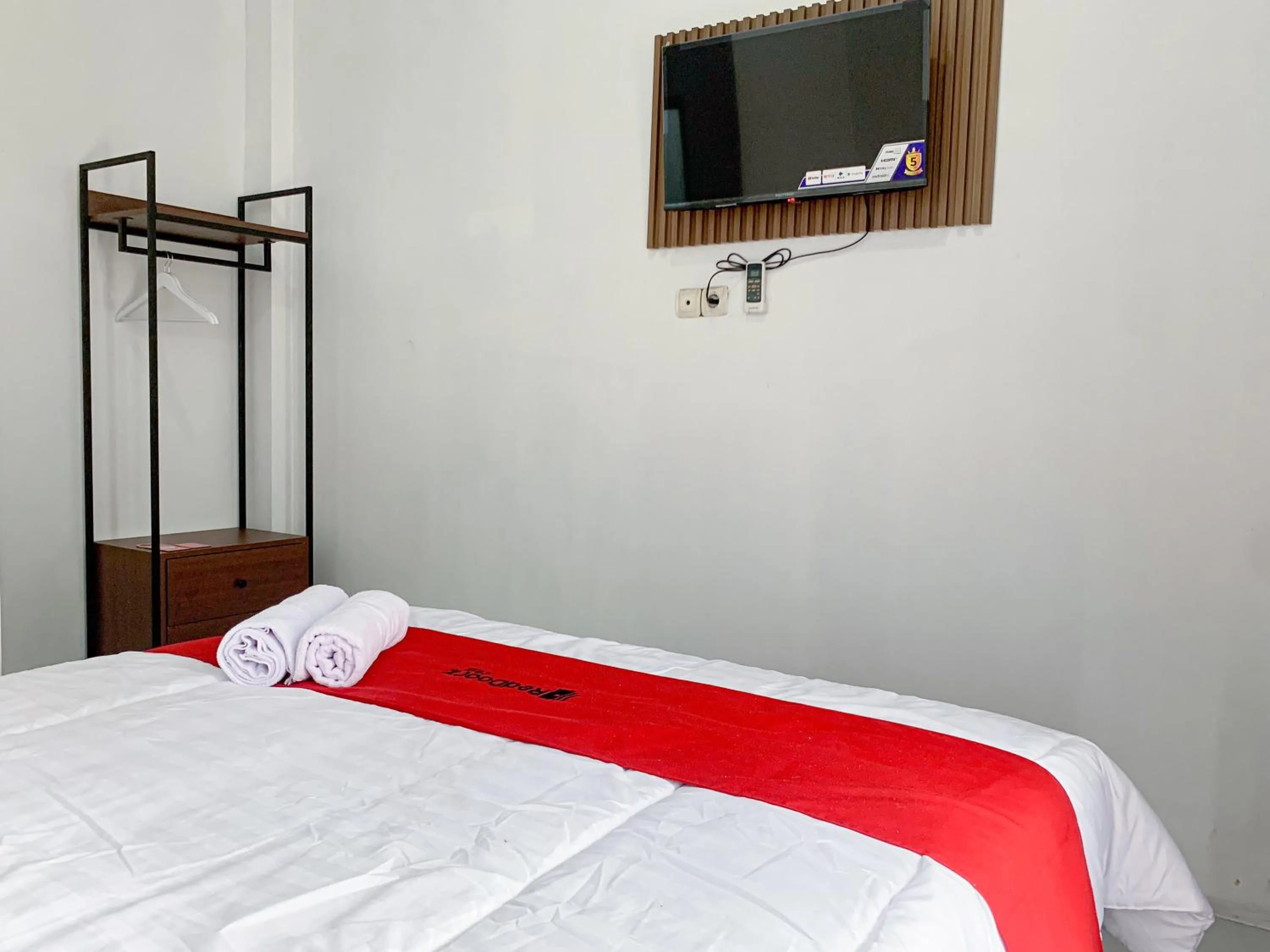 RedDoorz near FKIP UNTIRTA Serang