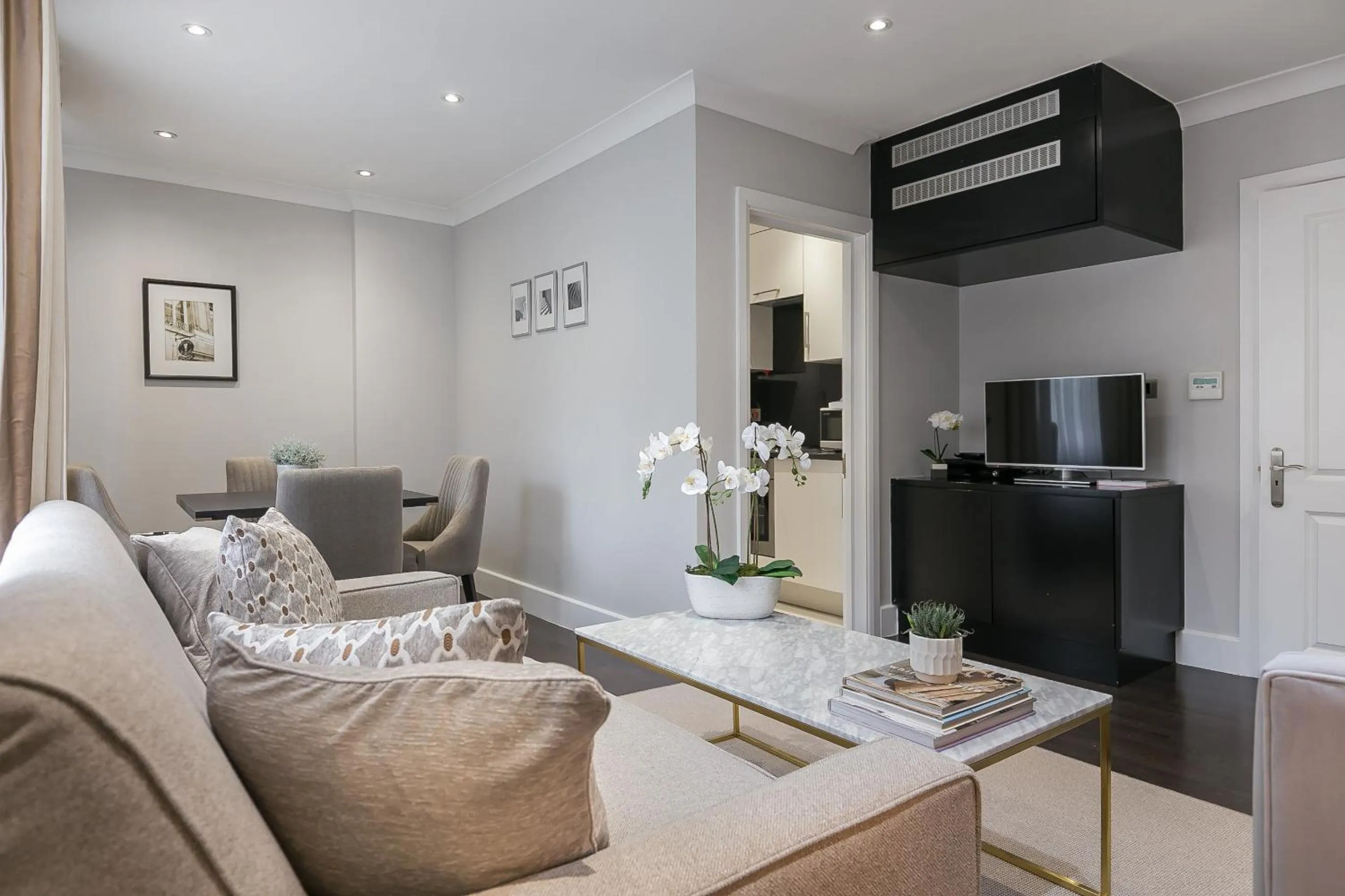 Communal lounge/ TV room in Chilworth Court