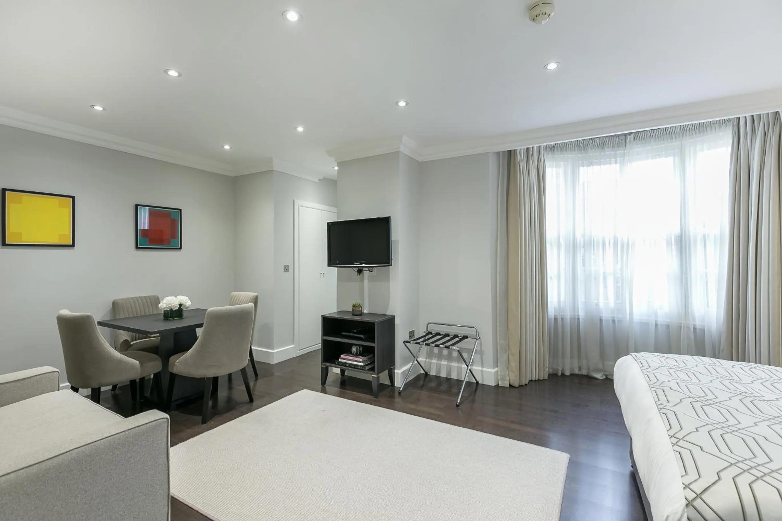 Communal lounge/ TV room, Bed in Chilworth Court