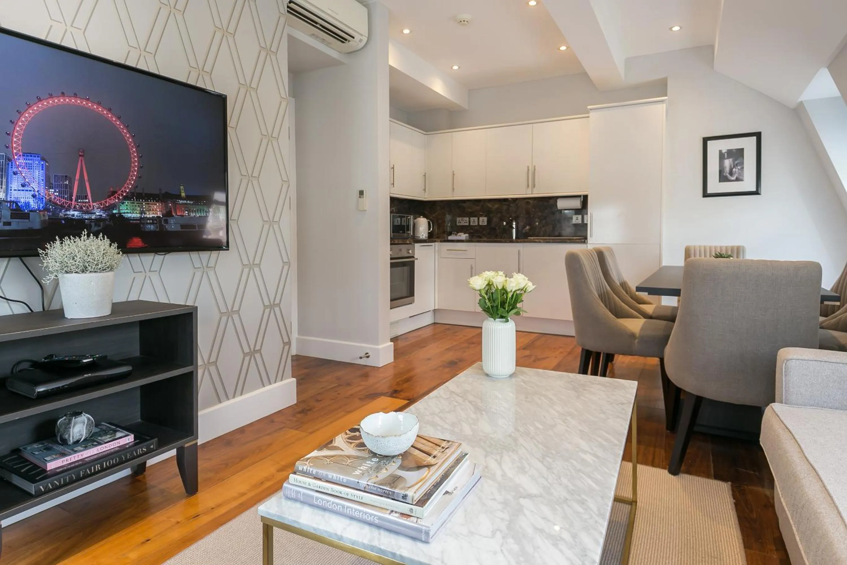 Communal lounge/ TV room in Chilworth Court