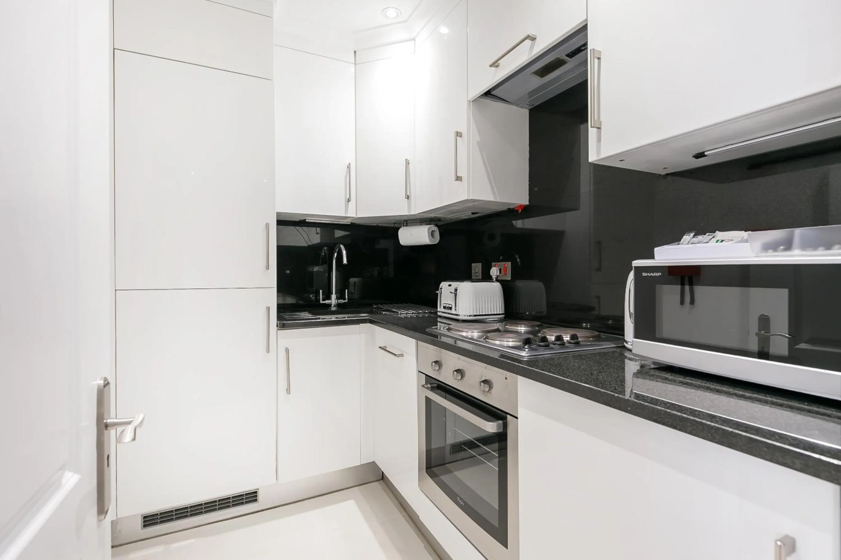 Coffee/tea facilities in Chilworth Court