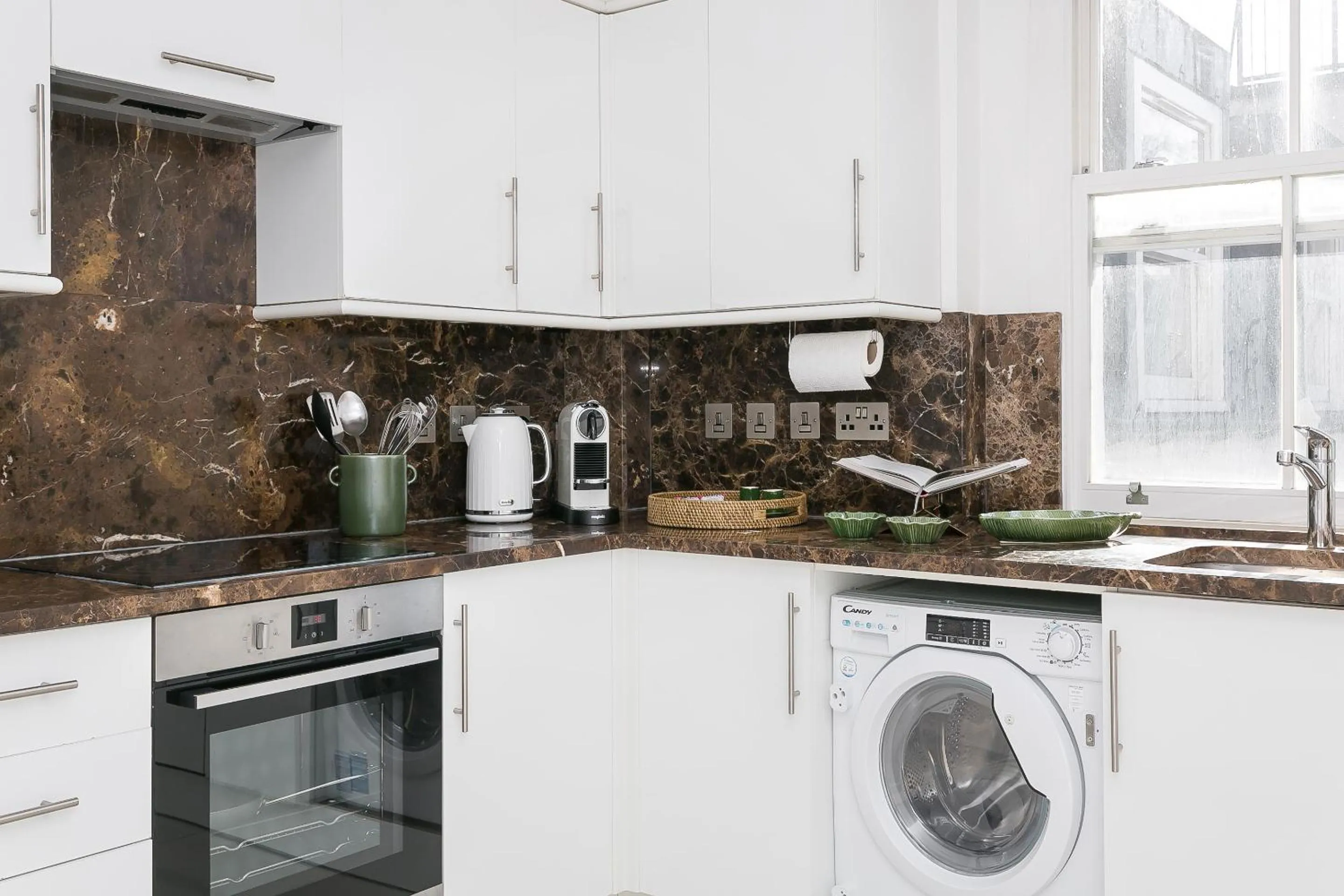 Coffee/tea facilities in Chilworth Court