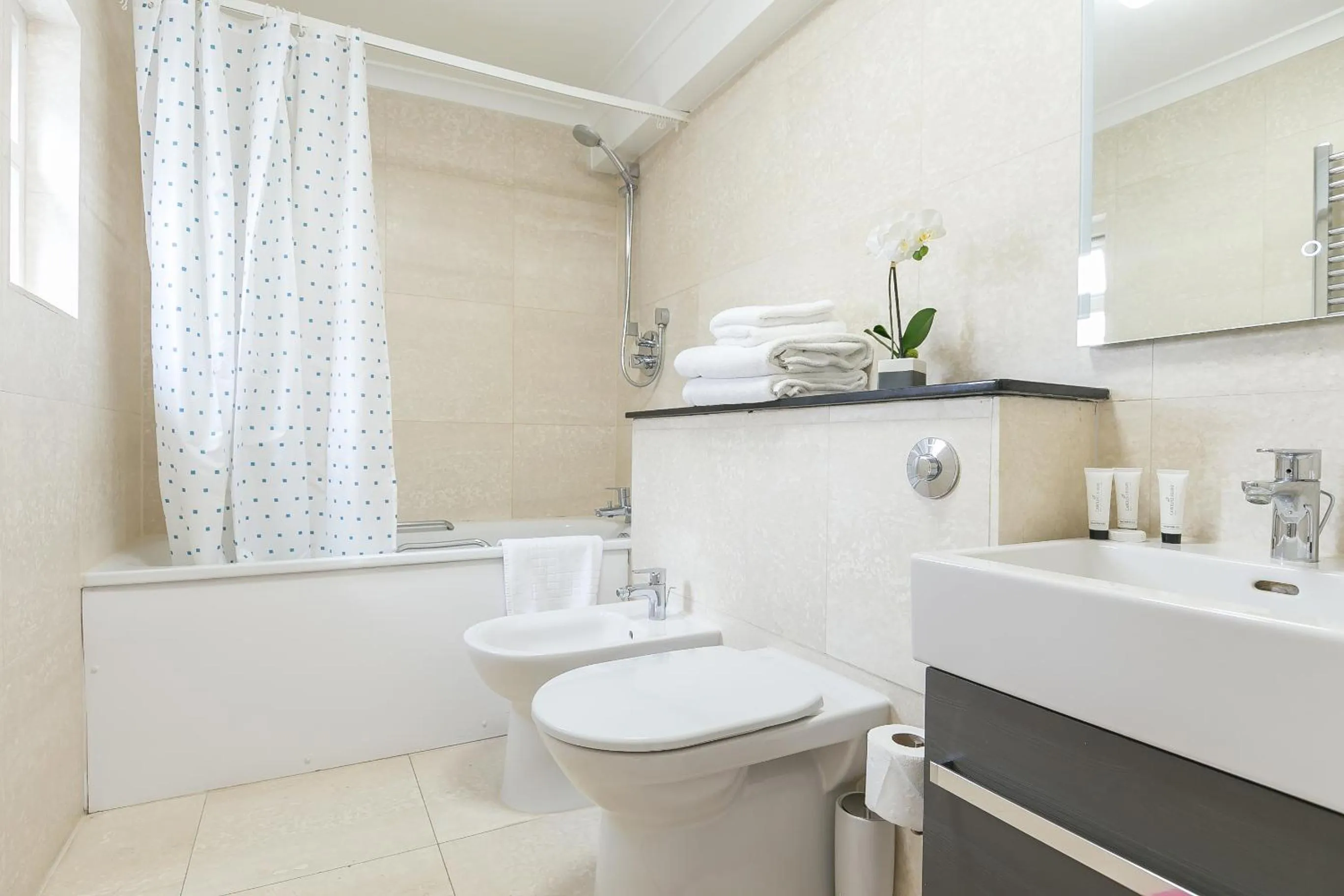 Toilet in Chilworth Court