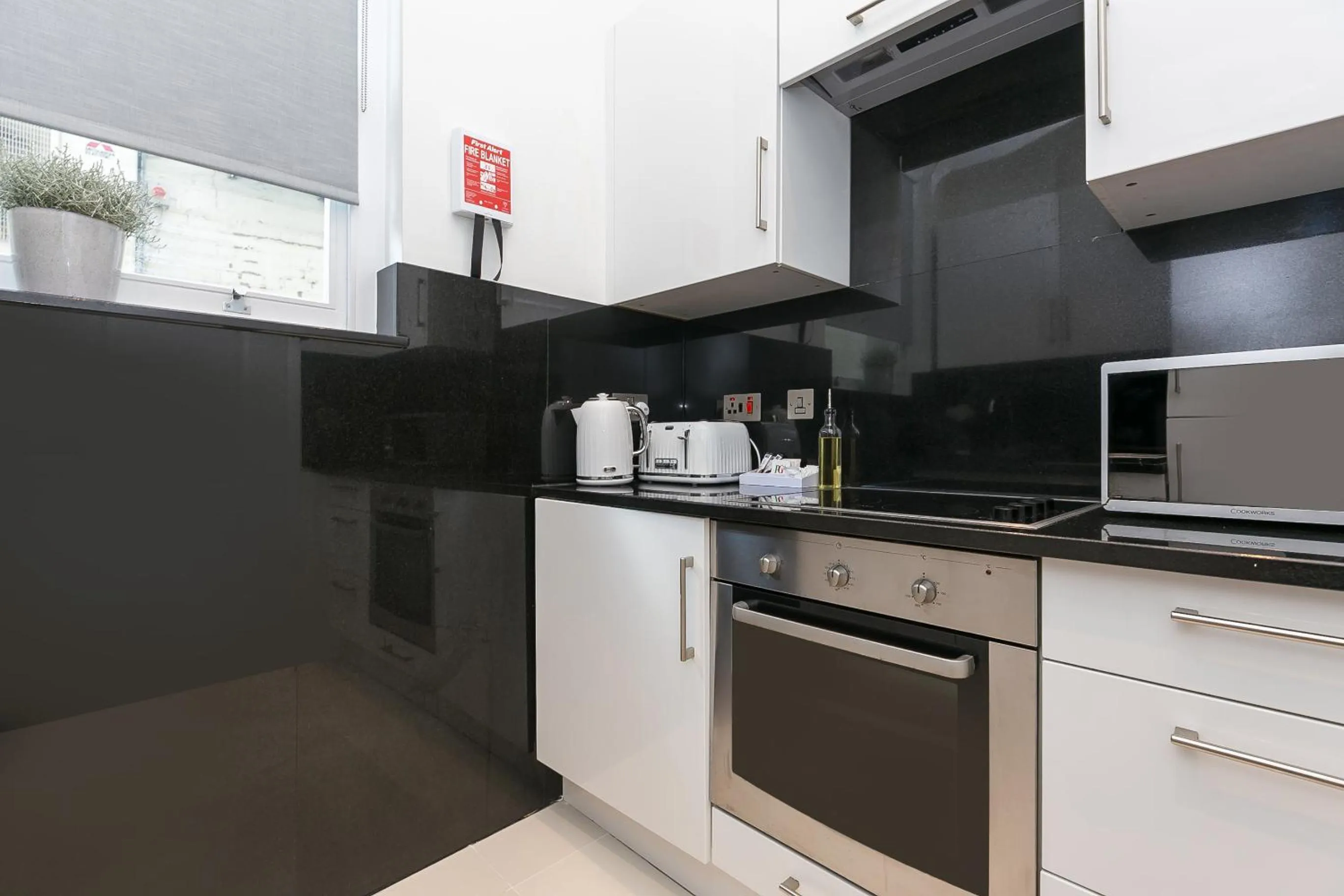 Coffee/tea facilities in Chilworth Court