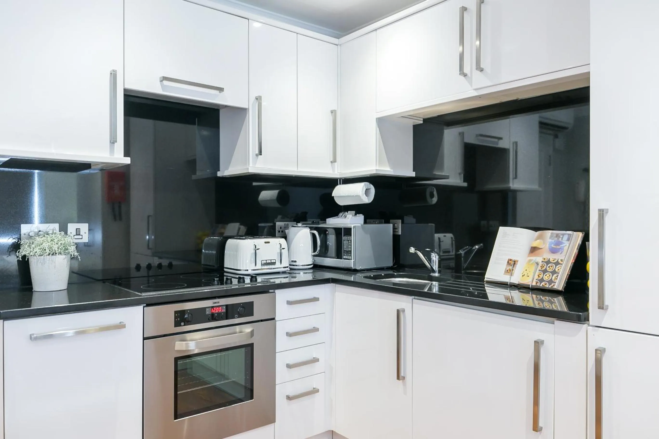 Coffee/tea facilities in Chilworth Court