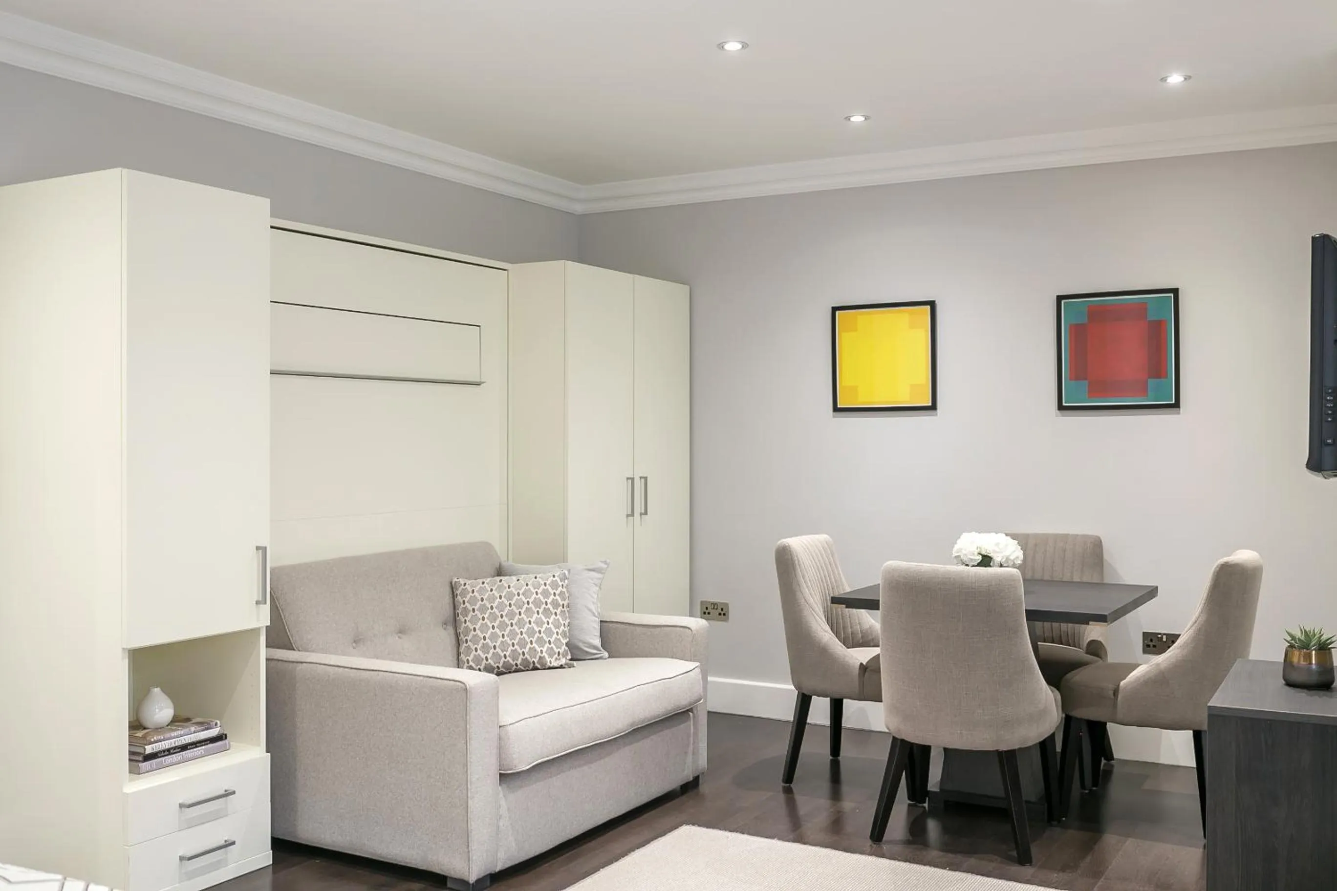 Living room in Chilworth Court