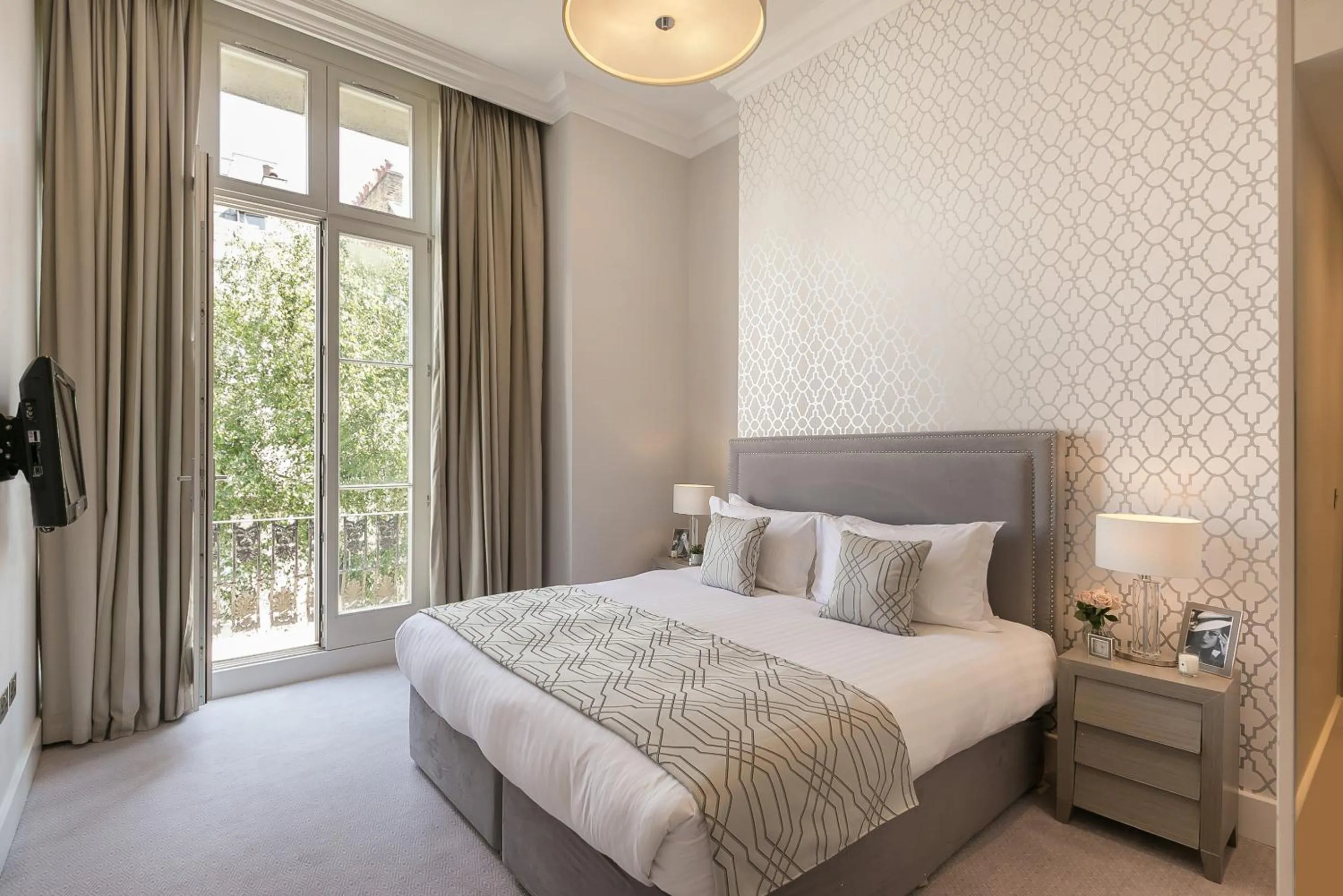 Bed in Chilworth Court