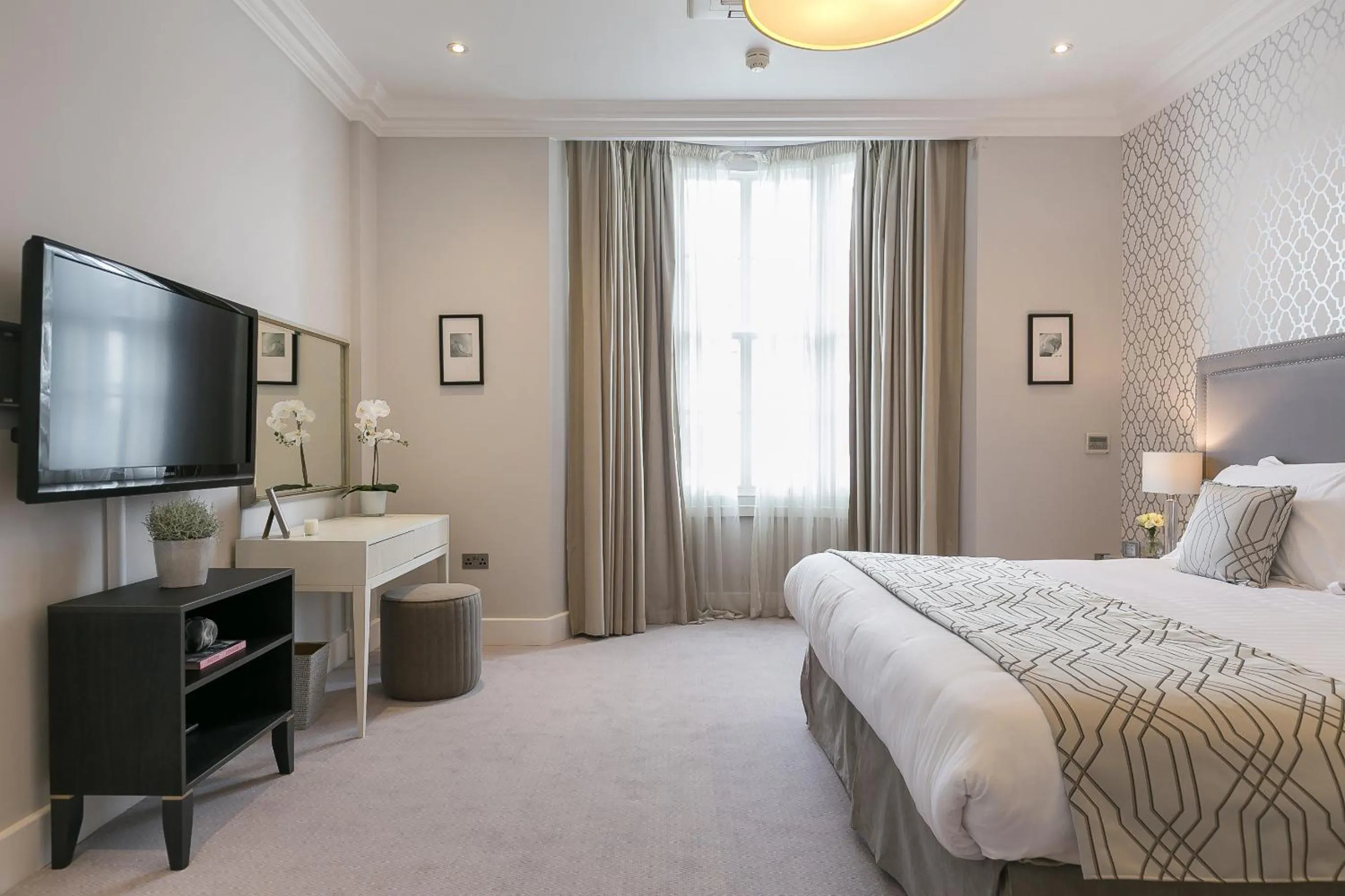 Communal lounge/ TV room, Bed in Chilworth Court