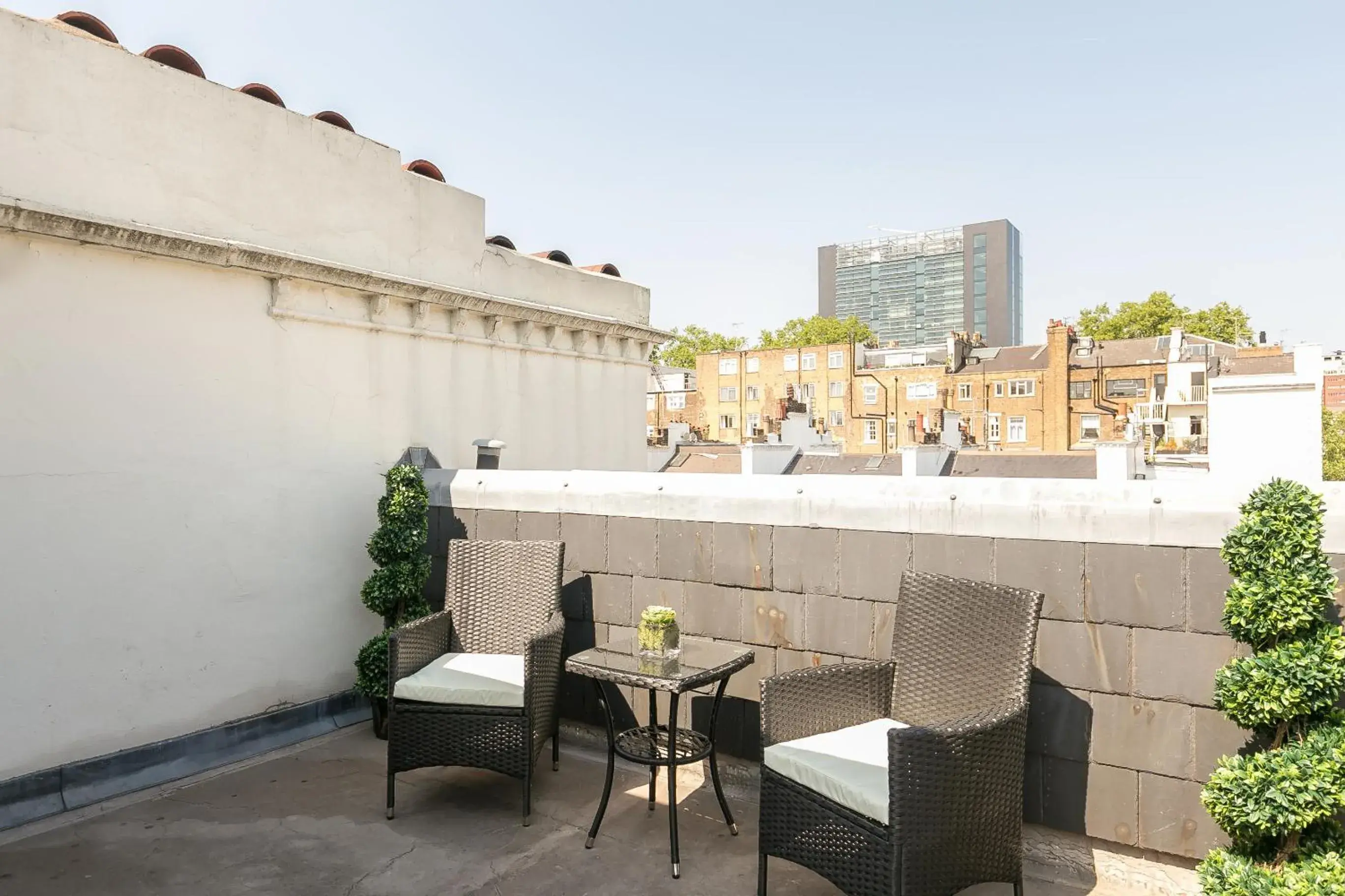 Property building in Chilworth Court Property building in Chilworth Court