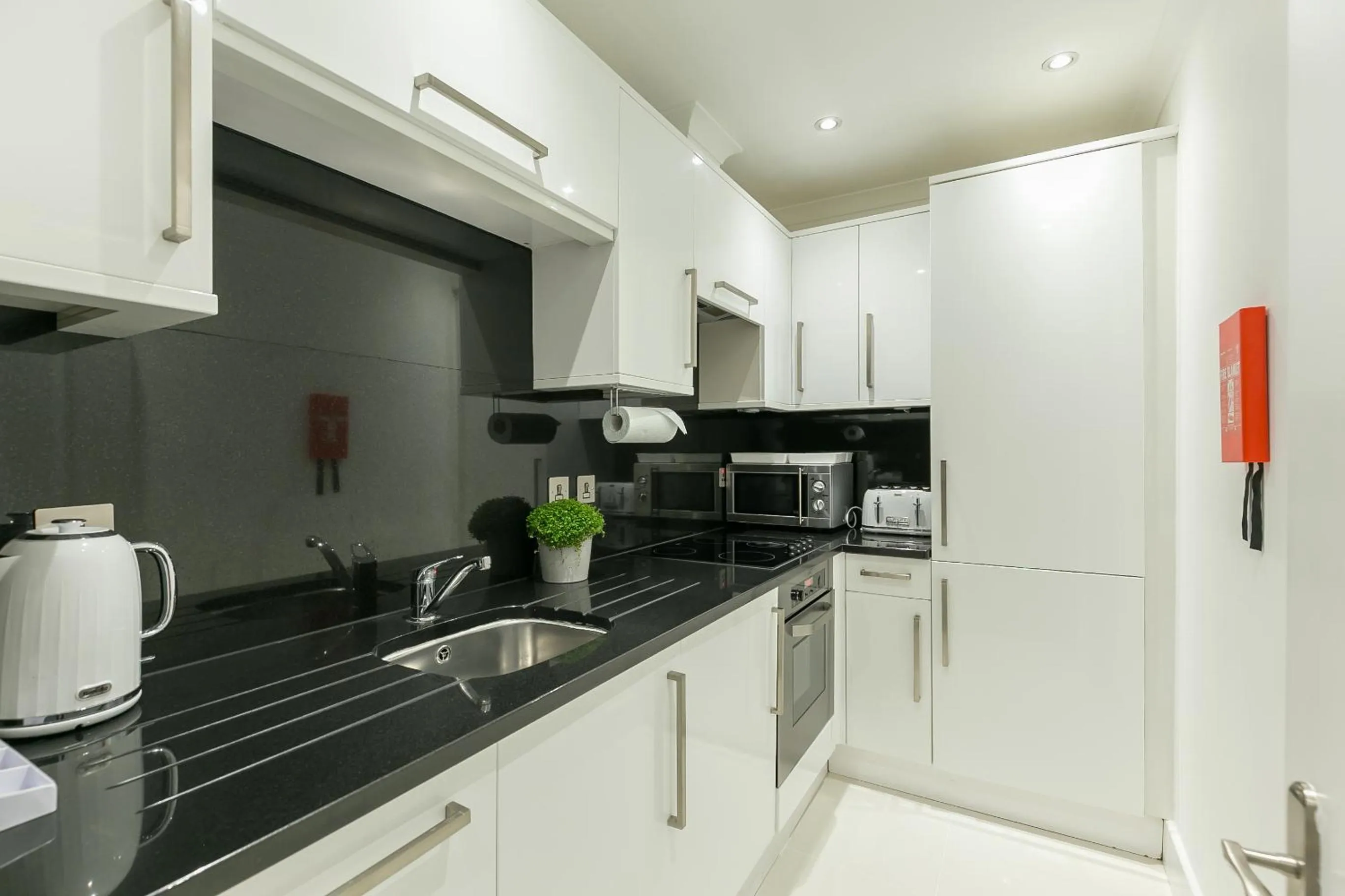 Coffee/tea facilities in Chilworth Court