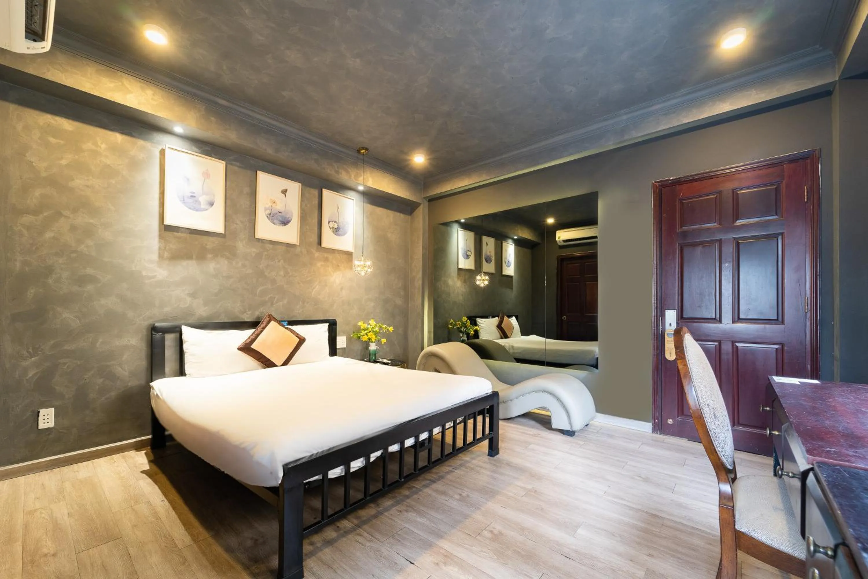 Photo of the whole room, Bed in Happy Homes Ben Thanh Central