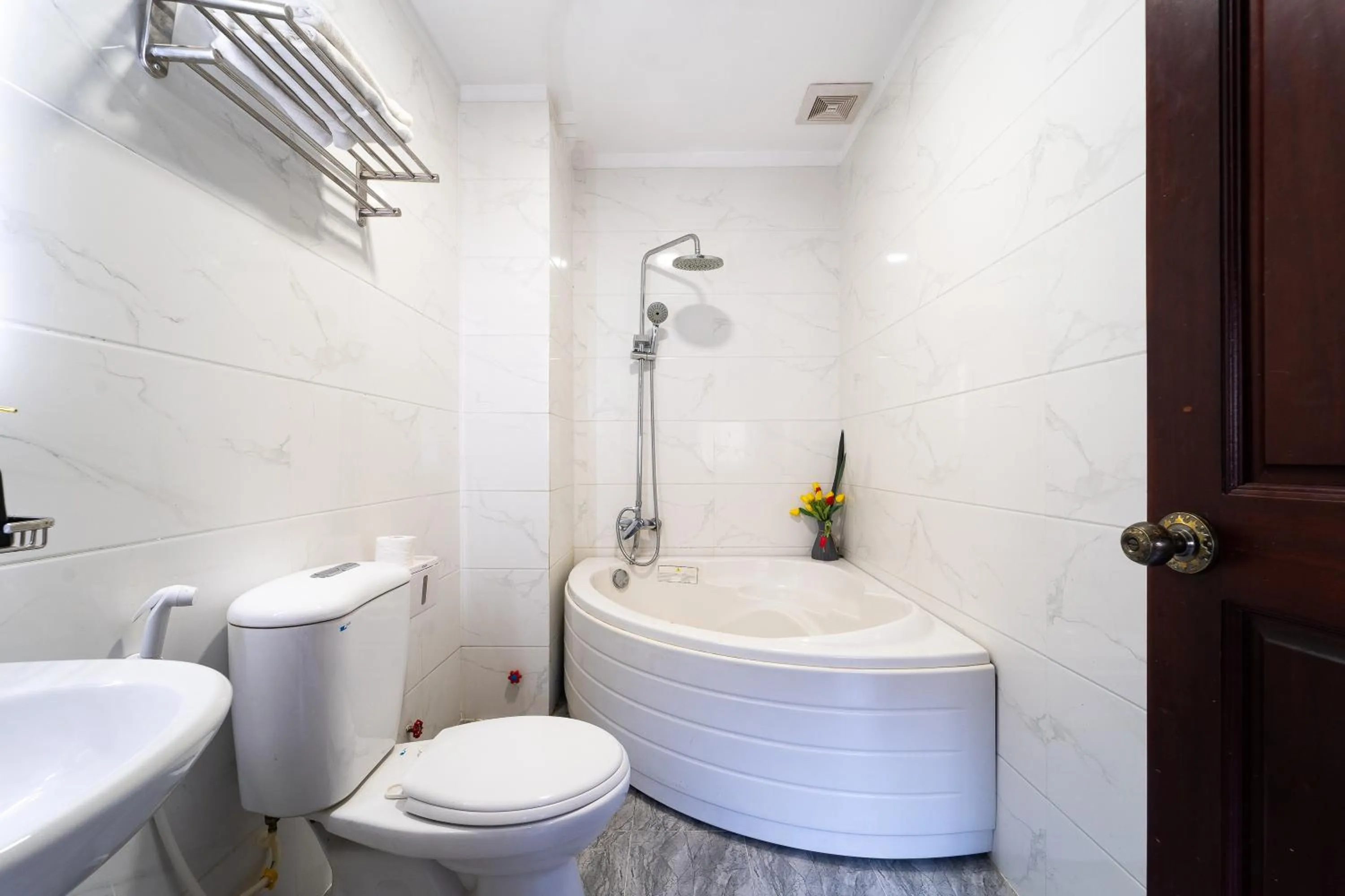 Hot Tub in Happy Homes Ben Thanh Central