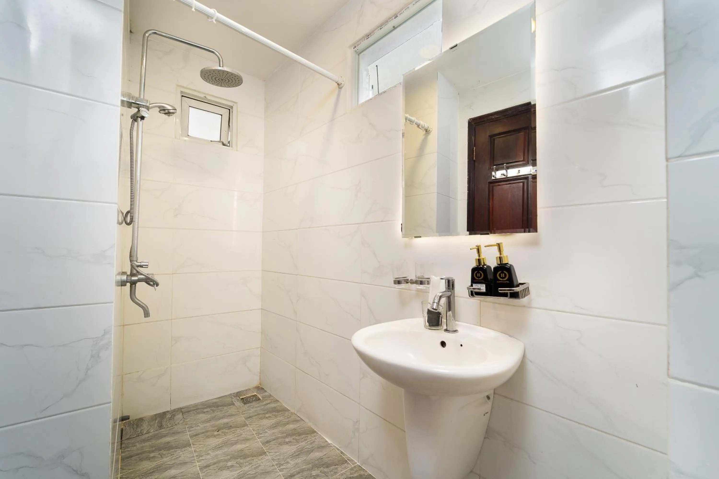 Shower in Happy Homes Ben Thanh Central