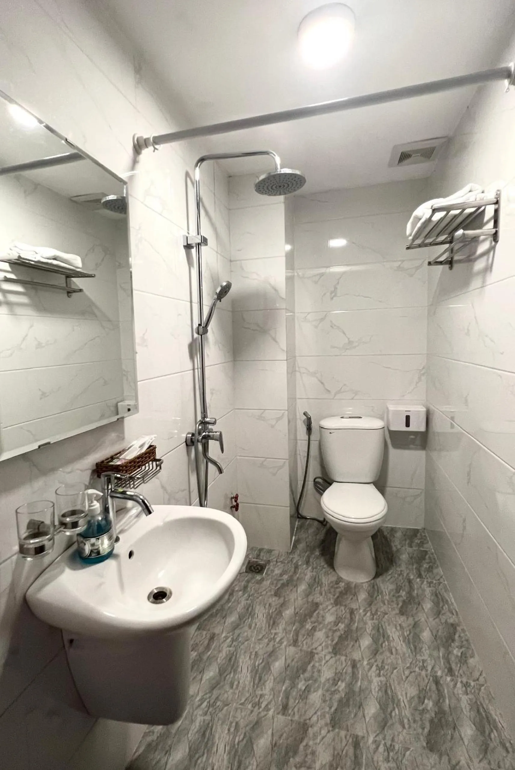 Shower in Happy Homes Ben Thanh Central