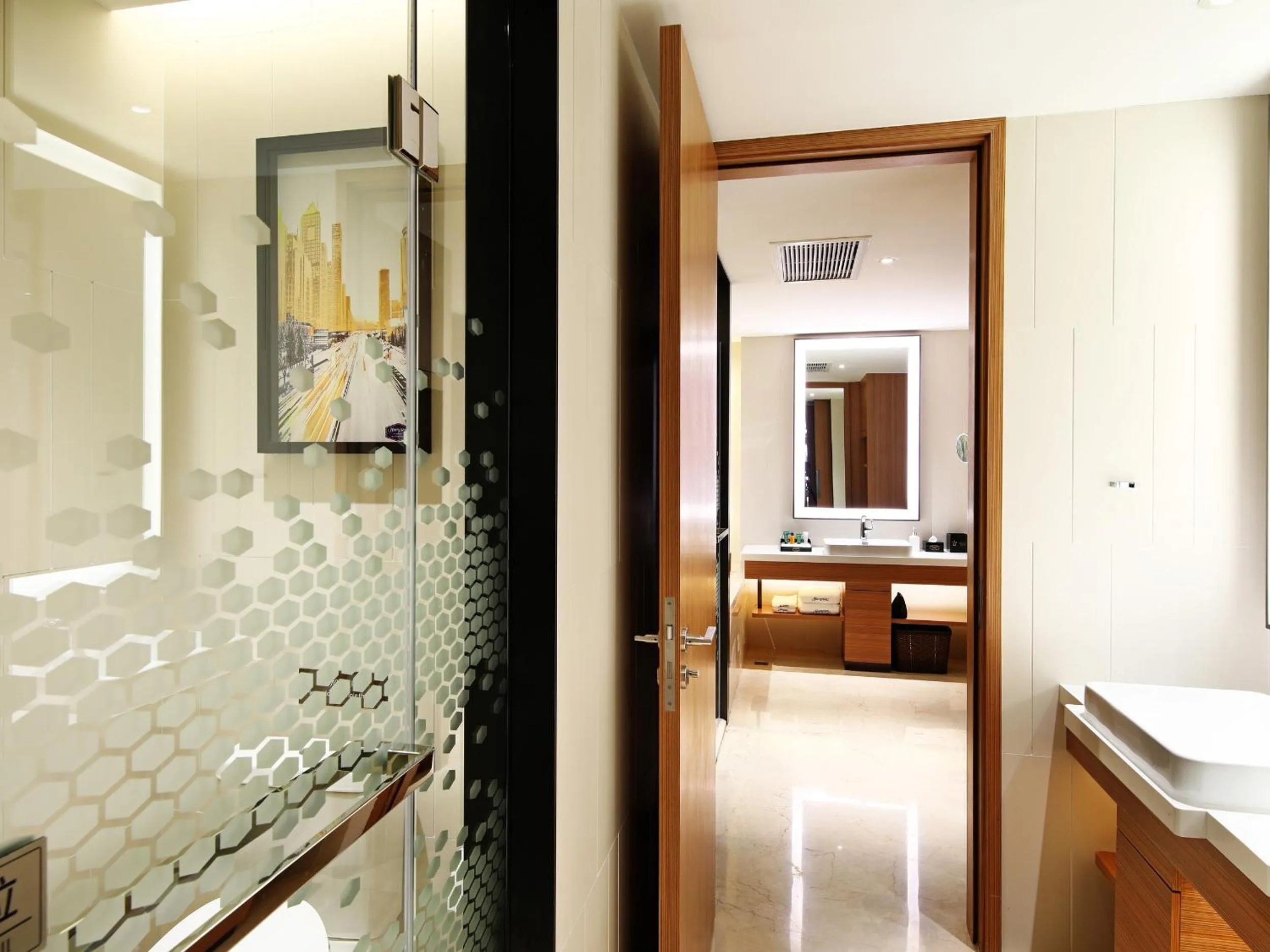 Toilet in Hampton by Hilton Shanghai Hongqiao NECC