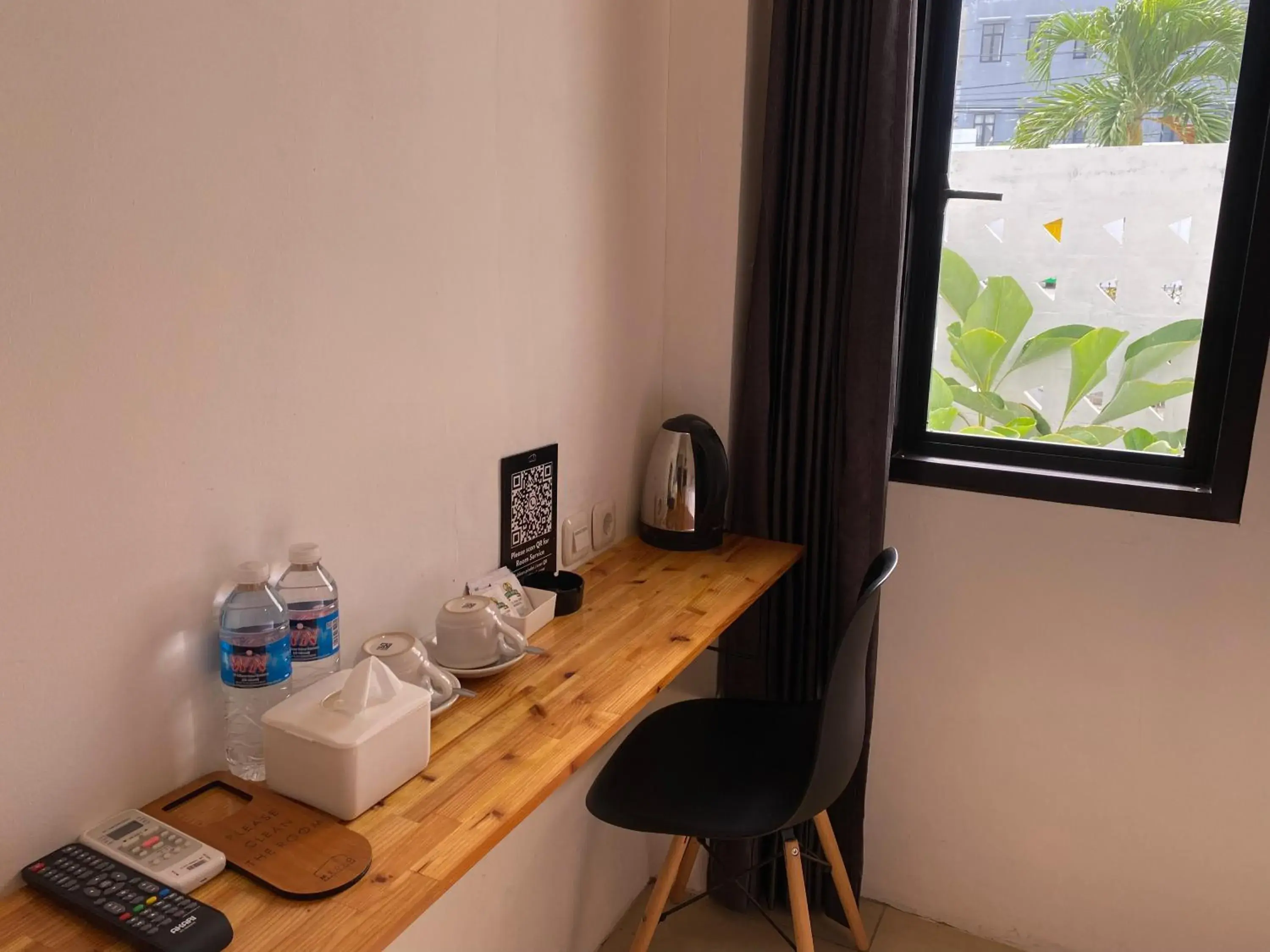 Coffee/tea facilities in Urbanview Hotel Medio Inn Palu by RedDoorz Coffee/tea facilities in Urbanview Hotel Medio Inn Palu by RedDoorz