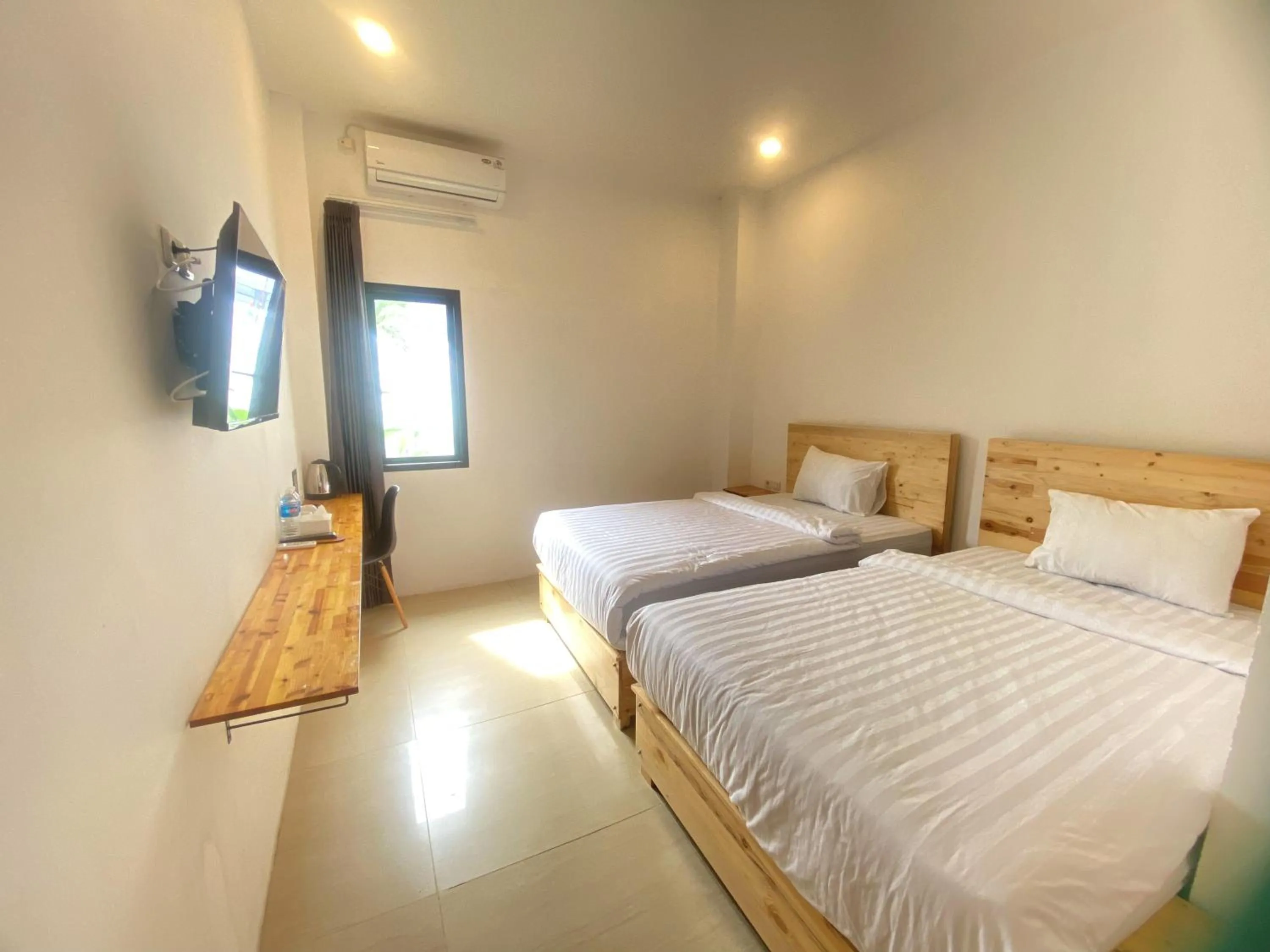 Bedroom, Bed in Urbanview Hotel Medio Inn Palu by RedDoorz