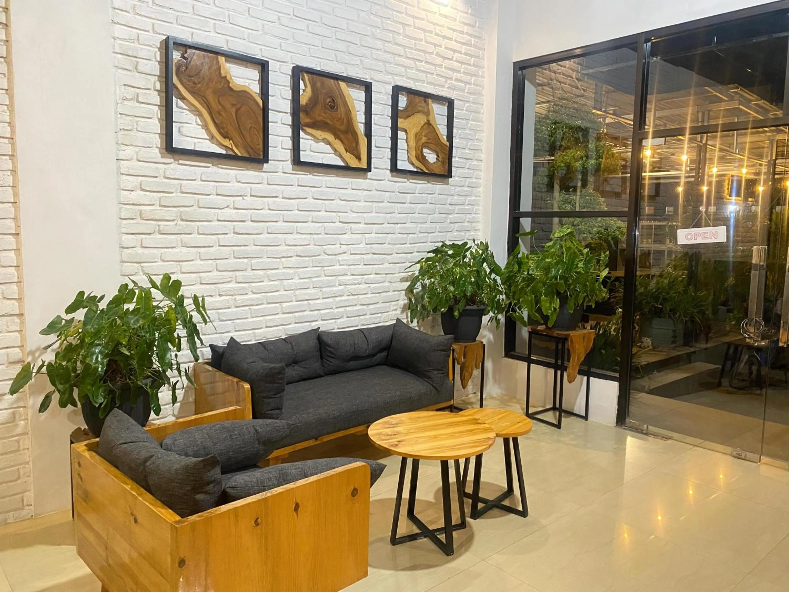 Lobby or reception in Urbanview Hotel Medio Inn Palu by RedDoorz