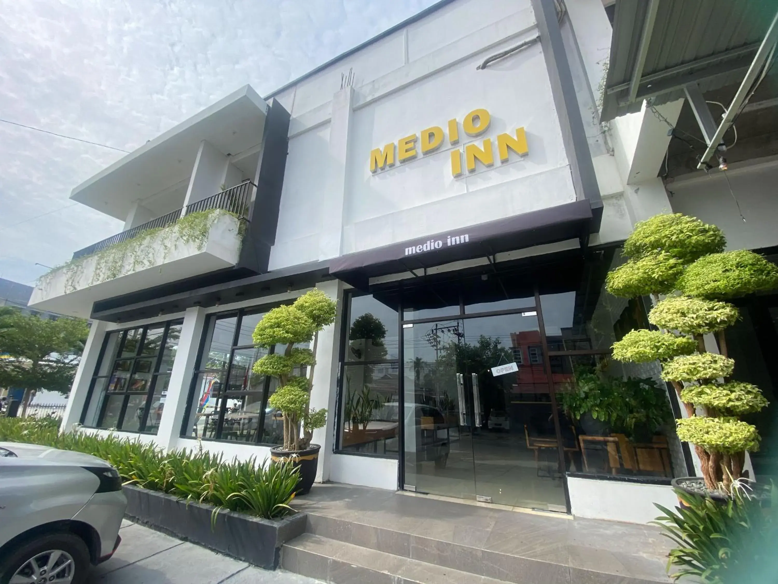 Urbanview Hotel Medio Inn Palu by RedDoorz Urbanview Hotel Medio Inn Palu by RedDoorz