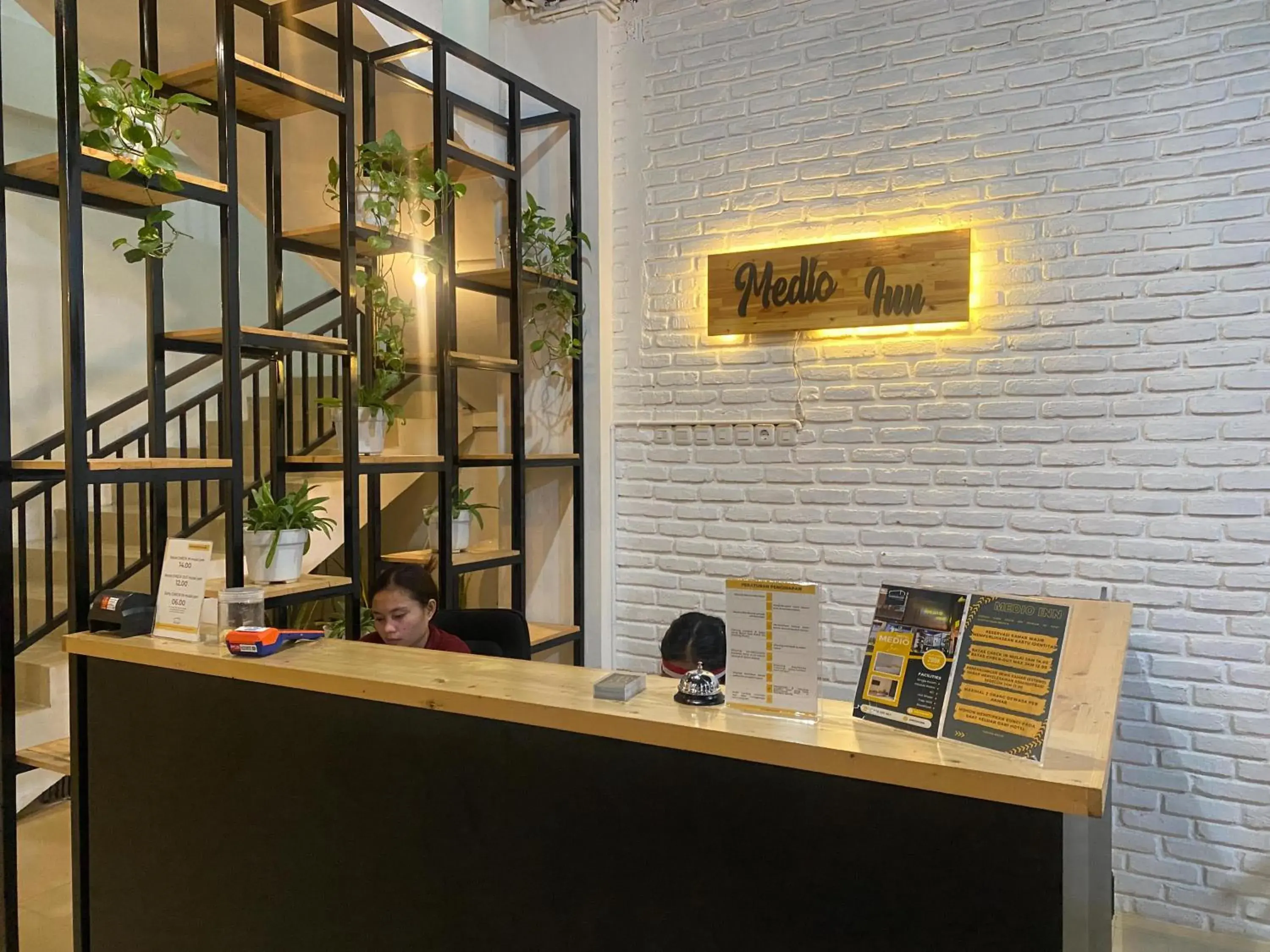 Lobby or reception in Urbanview Hotel Medio Inn Palu by RedDoorz Lobby or reception in Urbanview Hotel Medio Inn Palu by RedDoorz