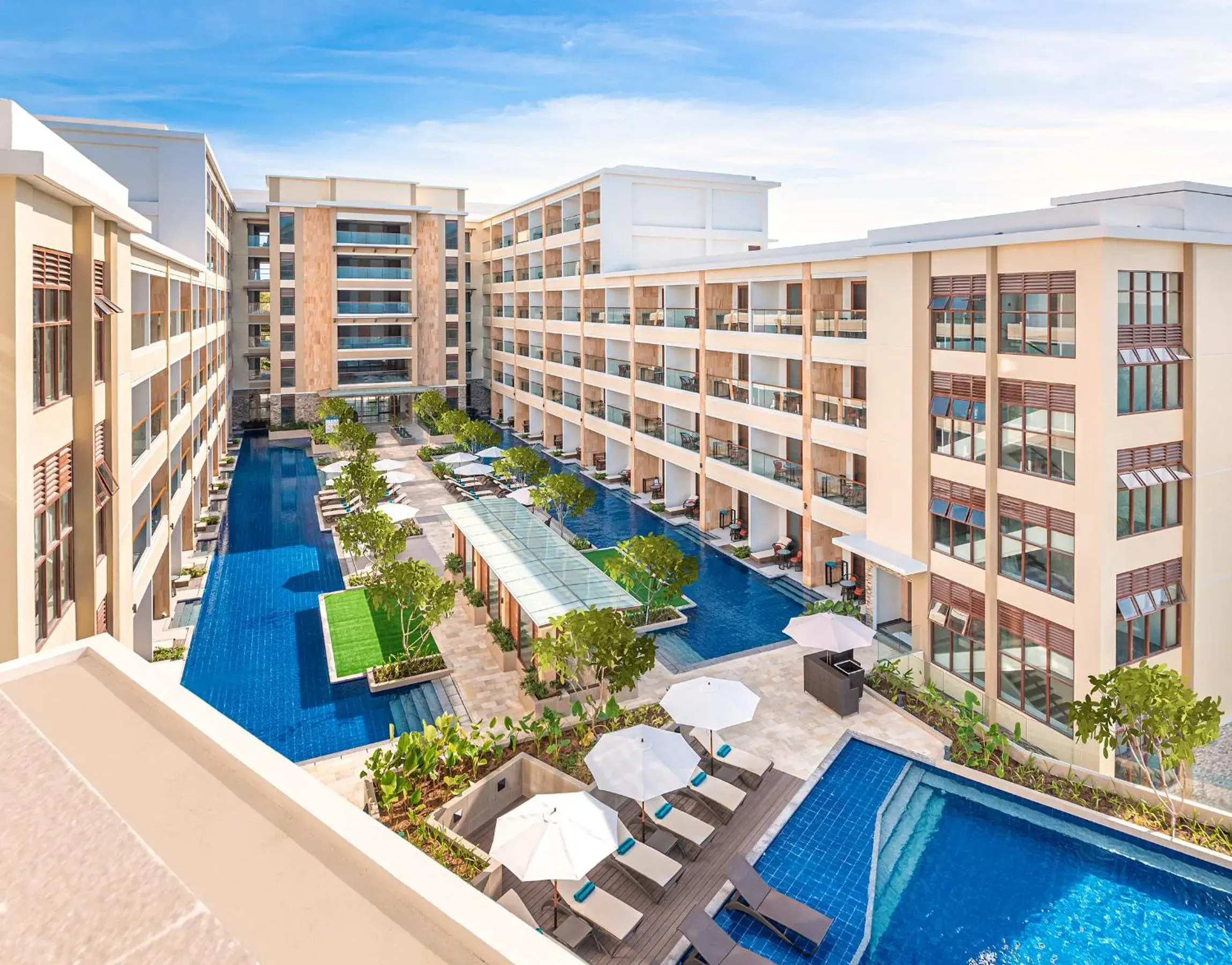 Swimming pool in Henann Premier Coast Resort Swimming pool in Henann Premier Coast Resort