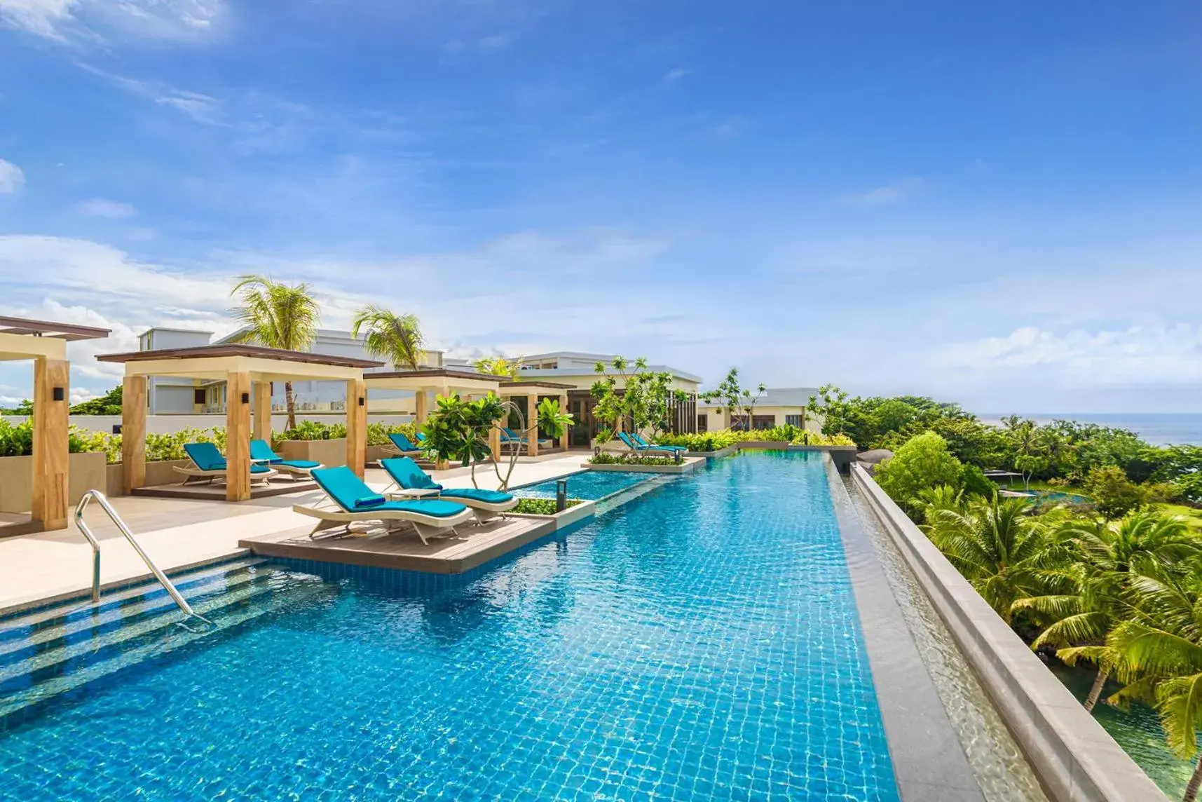 Swimming pool in Henann Premier Coast Resort Swimming pool in Henann Premier Coast Resort